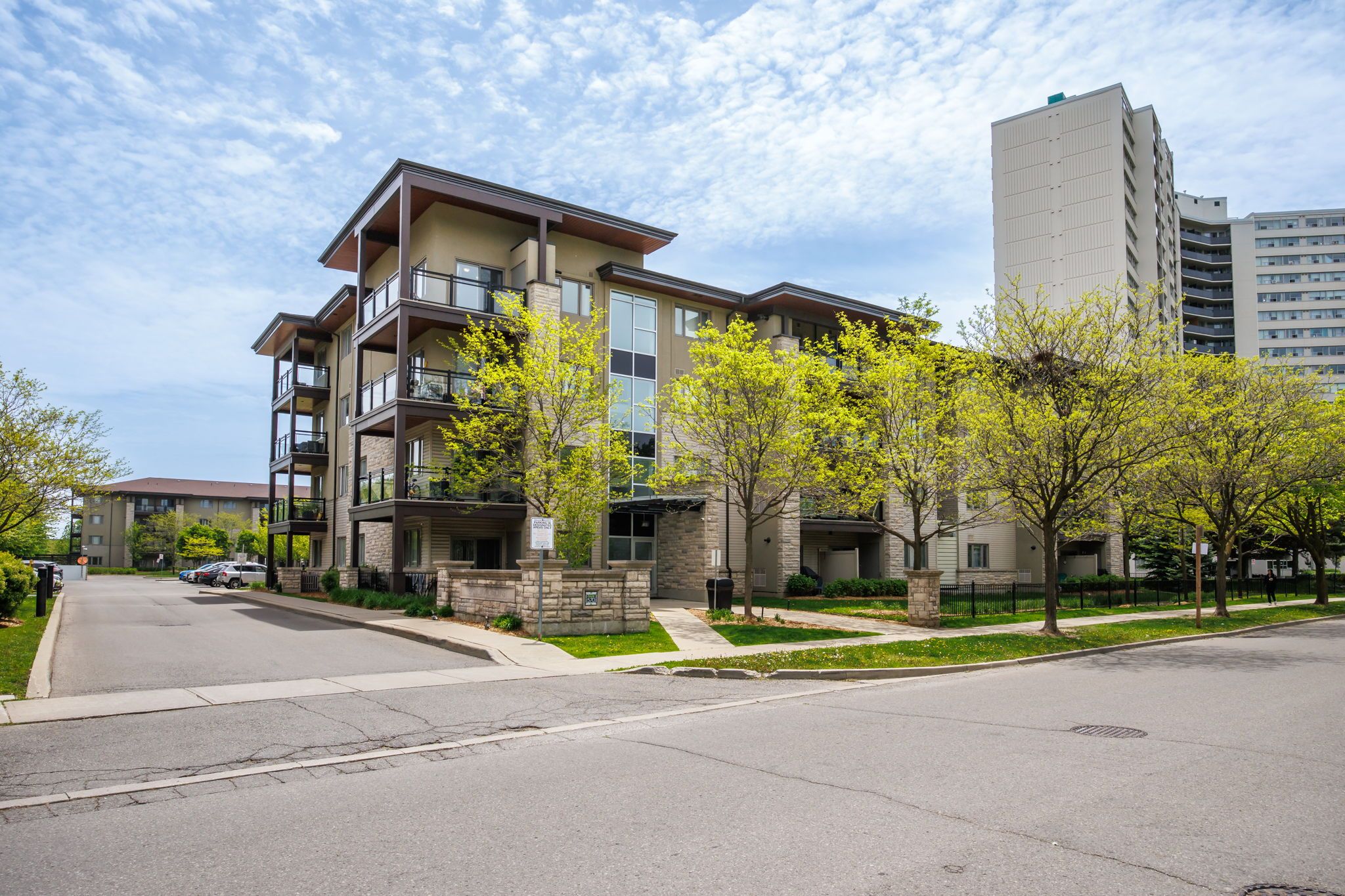 570 Lolita Gardens 401, Mississauga, On L5a 0a1