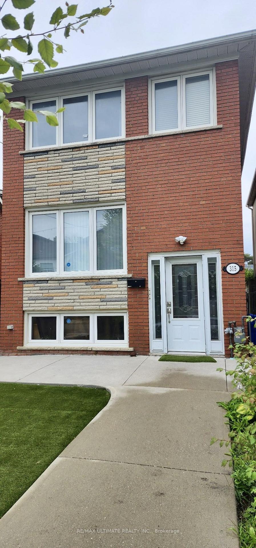 315 Harvie Avenue 2nd Floor, Toronto, On M6e 4l2