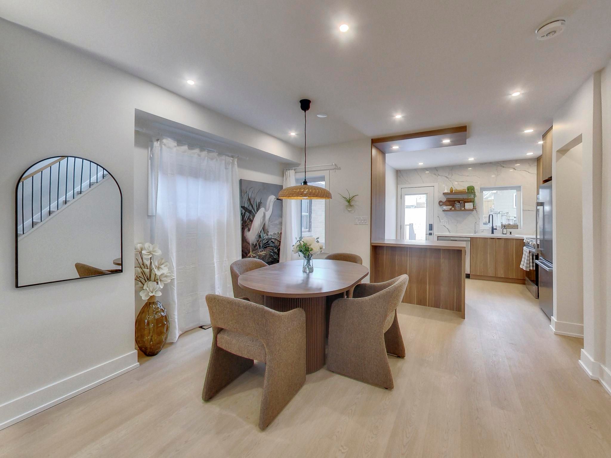 37 Gilbert Avenue, Toronto, On M6e 4w2