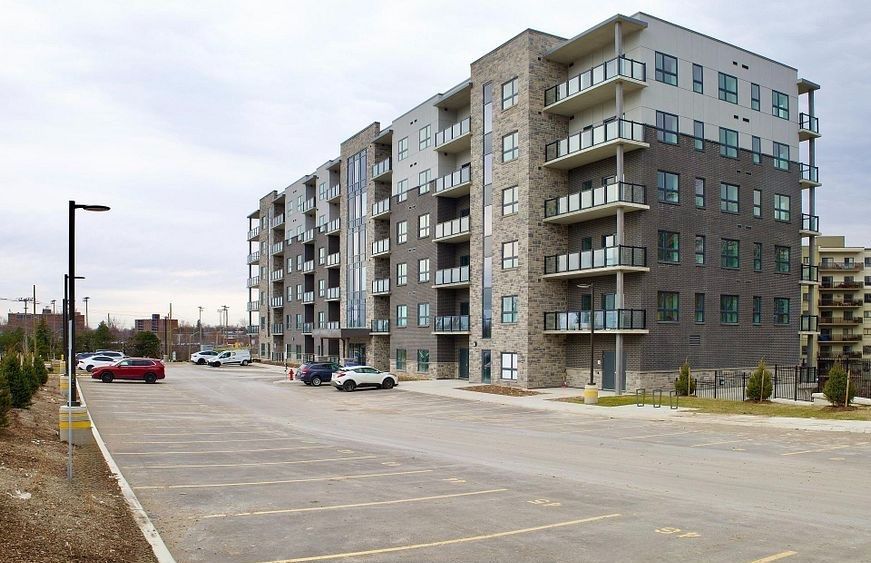 43 Queen Street E, Brampton, On L6v 1a3