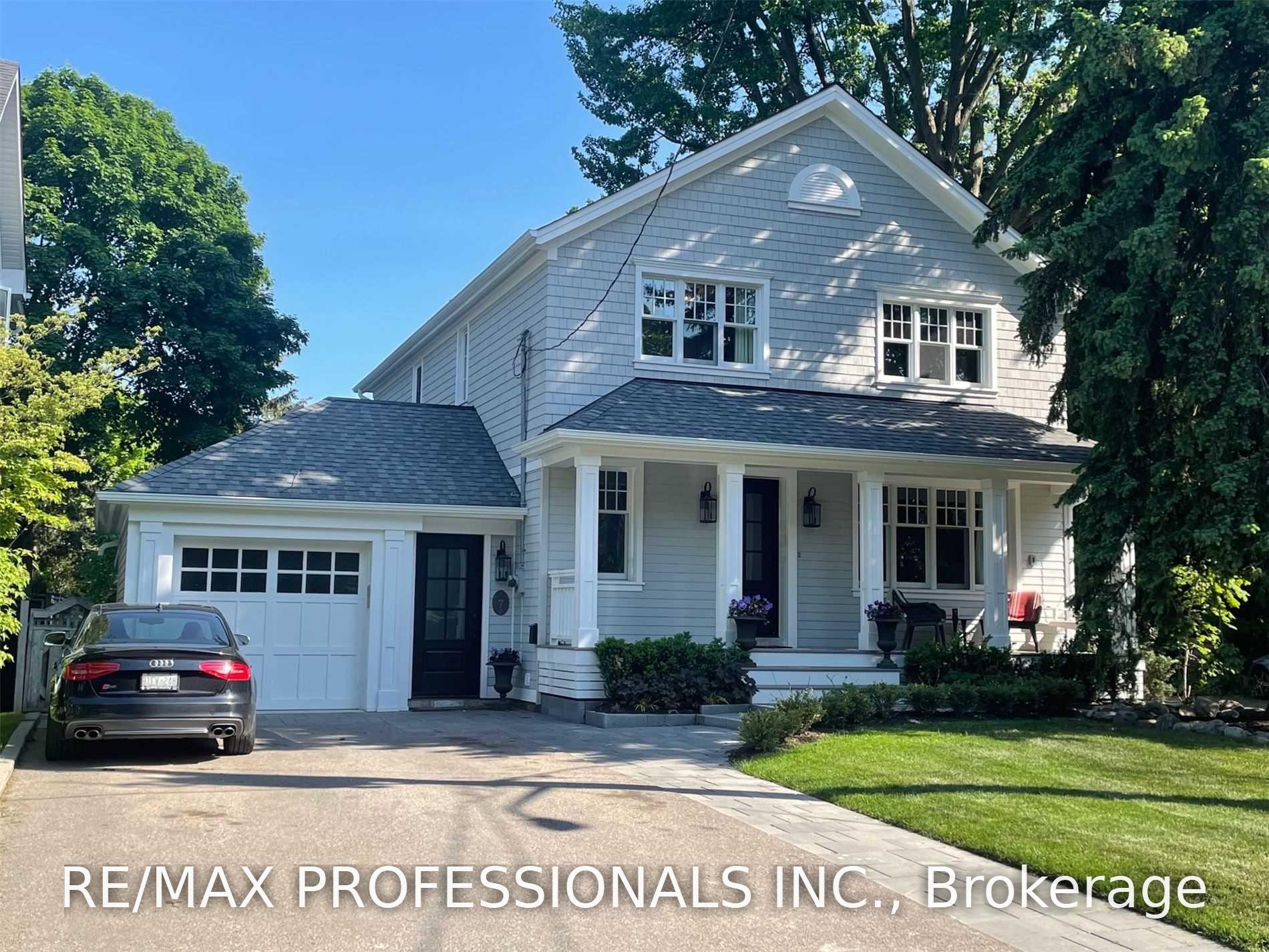 7 Bannon Avenue, Toronto, On M8x 1t6