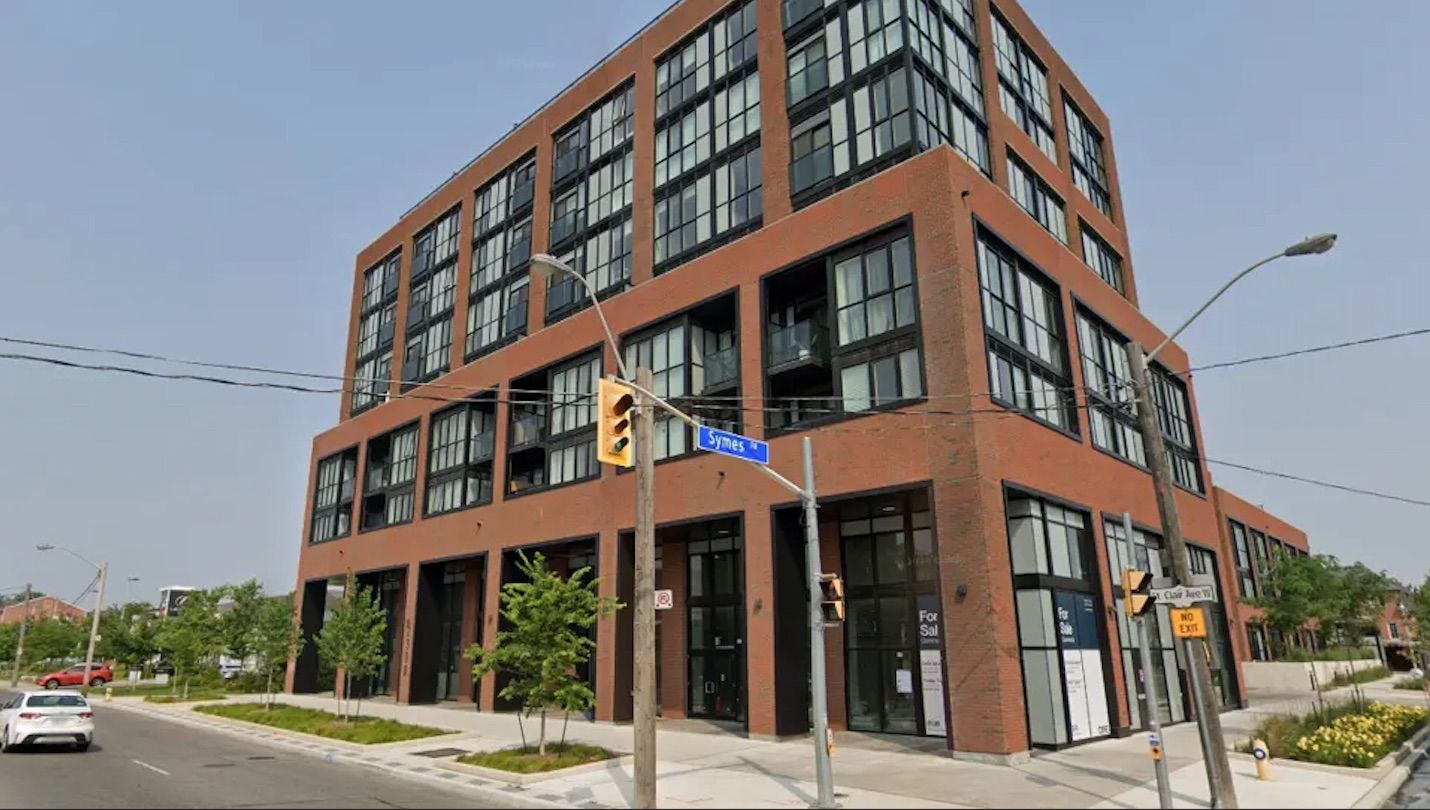 2300 St. Clair Avenue W 703, Toronto, On M6n 0b3