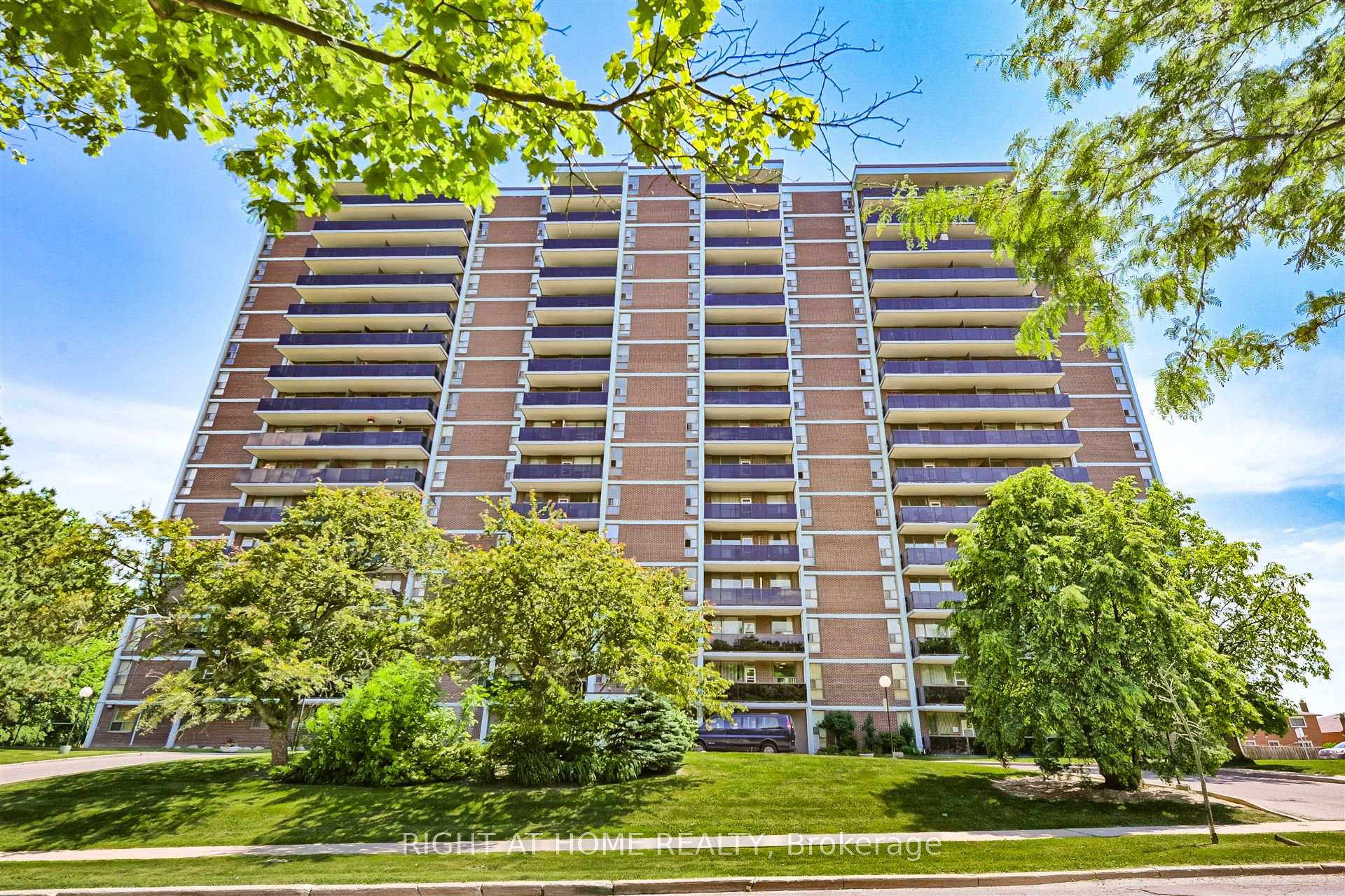235 Grandravine Drive 812, Toronto, On M3n 1j2
