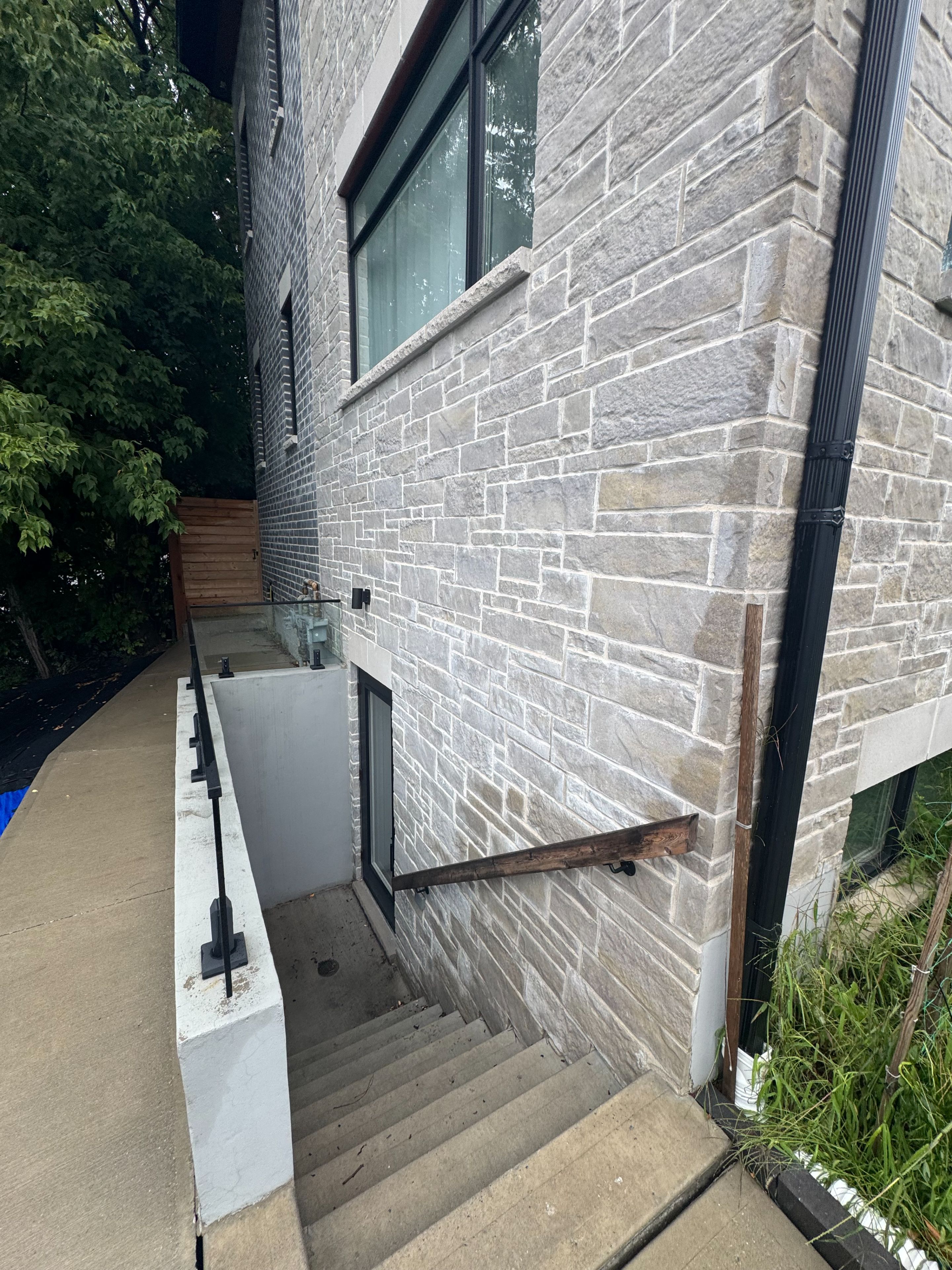 196 Strathnairn Avenue Lower #1, Toronto, On M6m 2g1