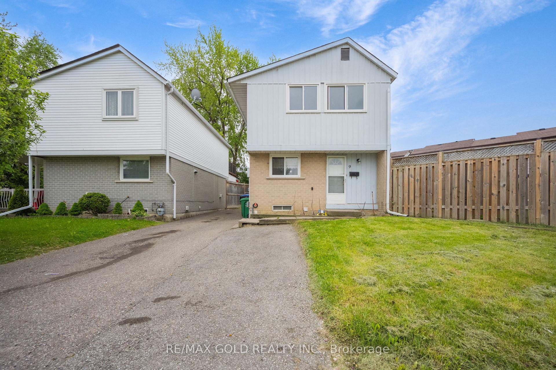 9 Havenbrook Court, Brampton, On L6s 2b4