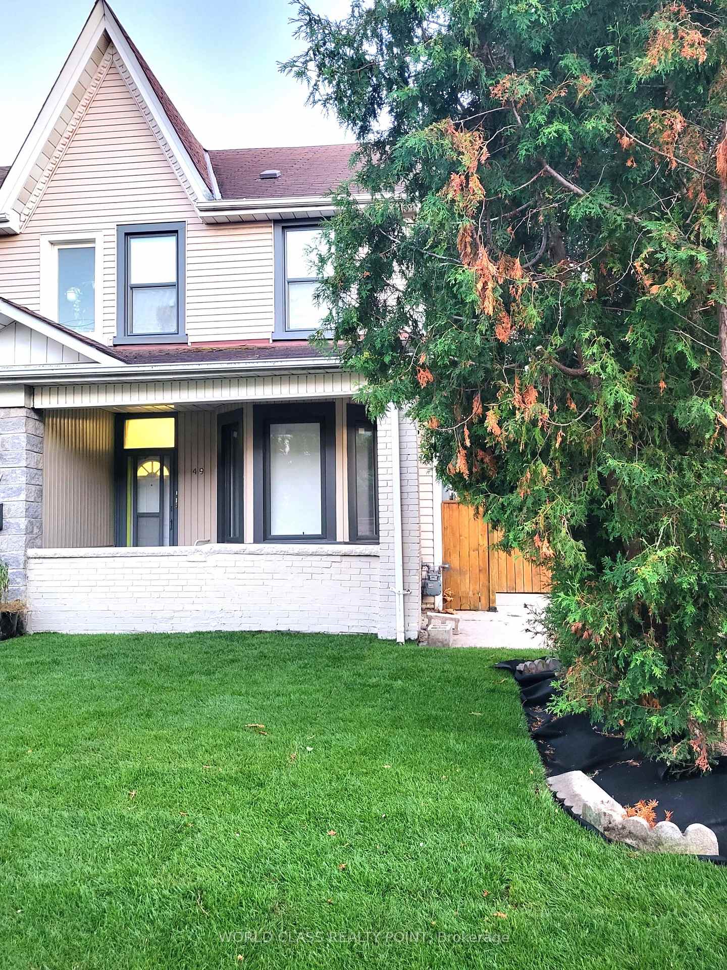 49 Vine Avenue Main, Toronto, On M6p 1v6