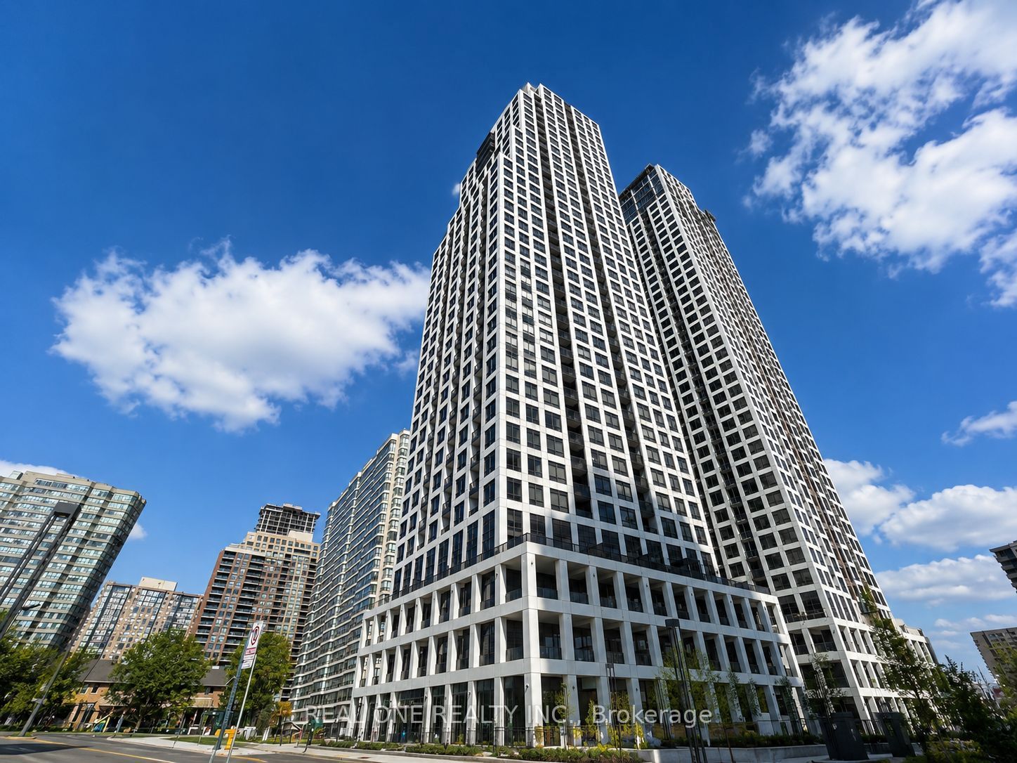 36 Elm Drive W 3008, Mississauga, On L5b 0n3