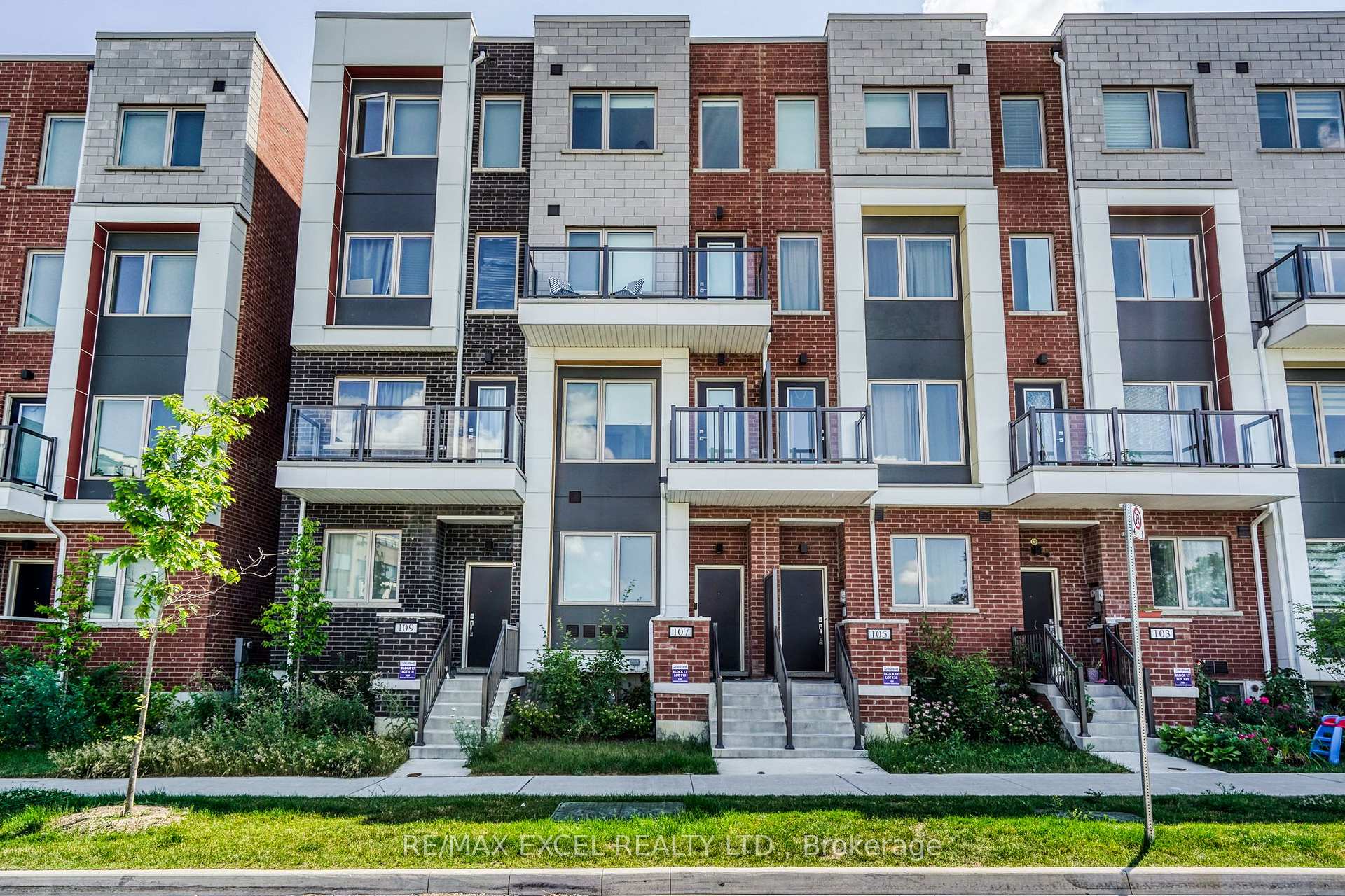 70 William Duncan Road Master Room, Toronto, On M3k 0c5