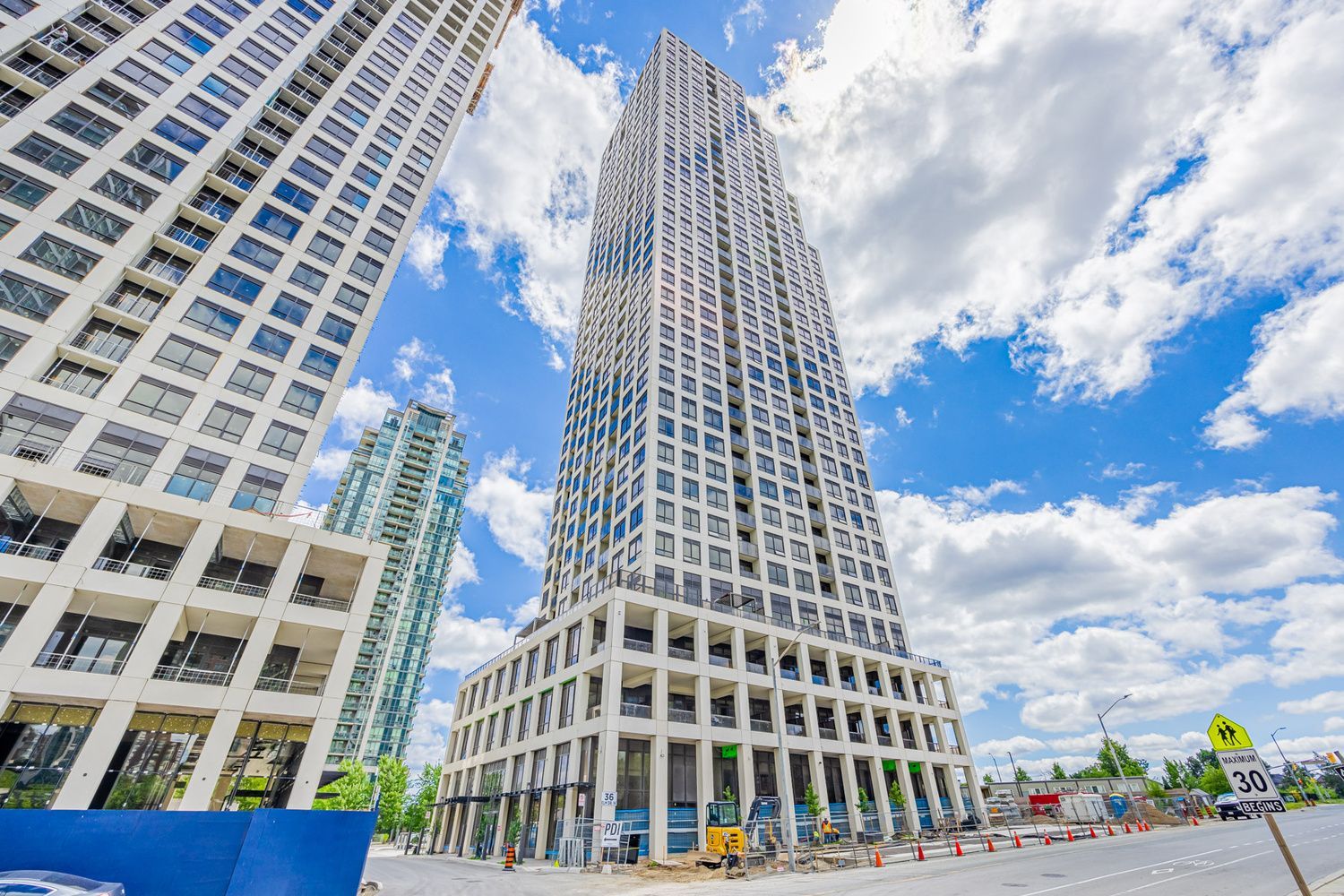 36 W Elm Drive W 2208, Mississauga, On L5b 0n3