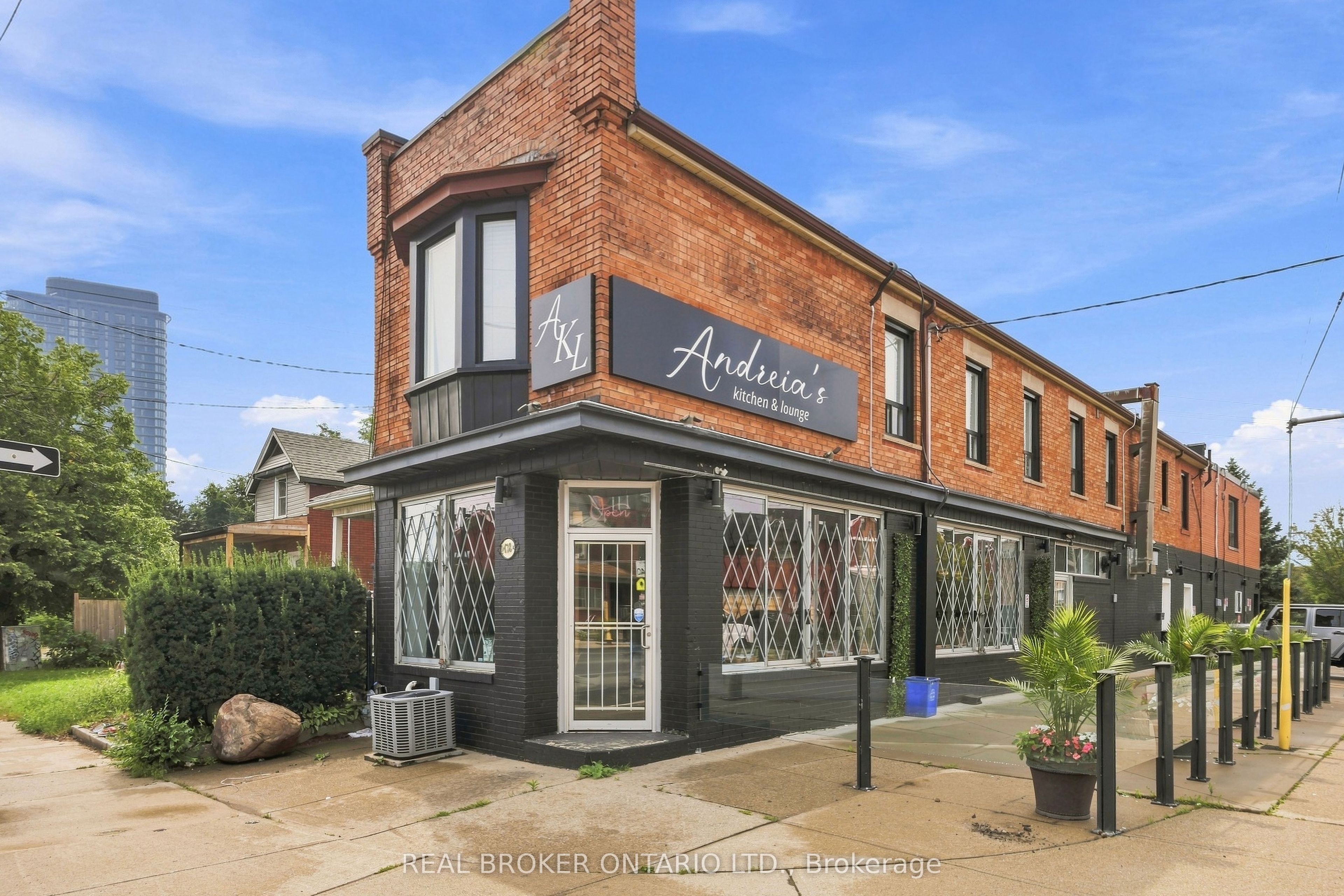 1438a Dufferin Street, Toronto, On M6h 3l1