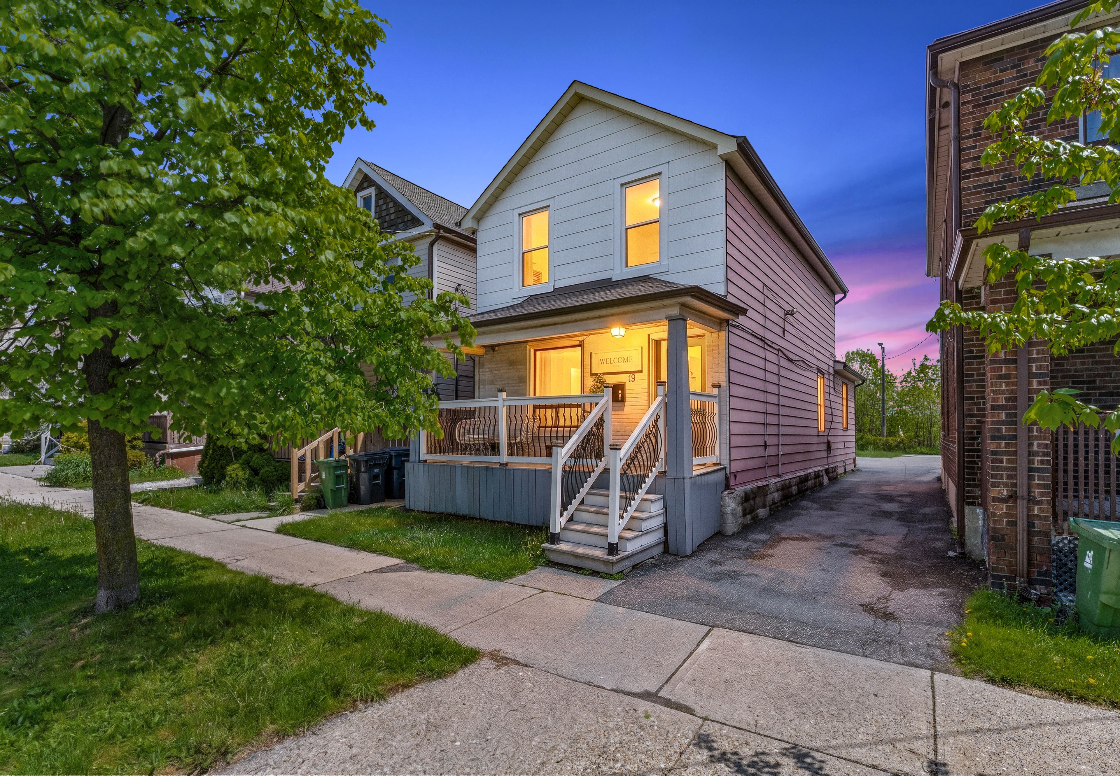19 Toffee Court, Toronto, On M8v 3b9