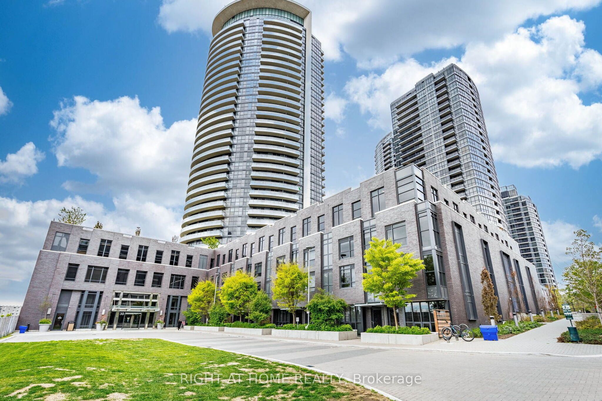 30 Gibbs Road 1309, Toronto, On M9b 0e4