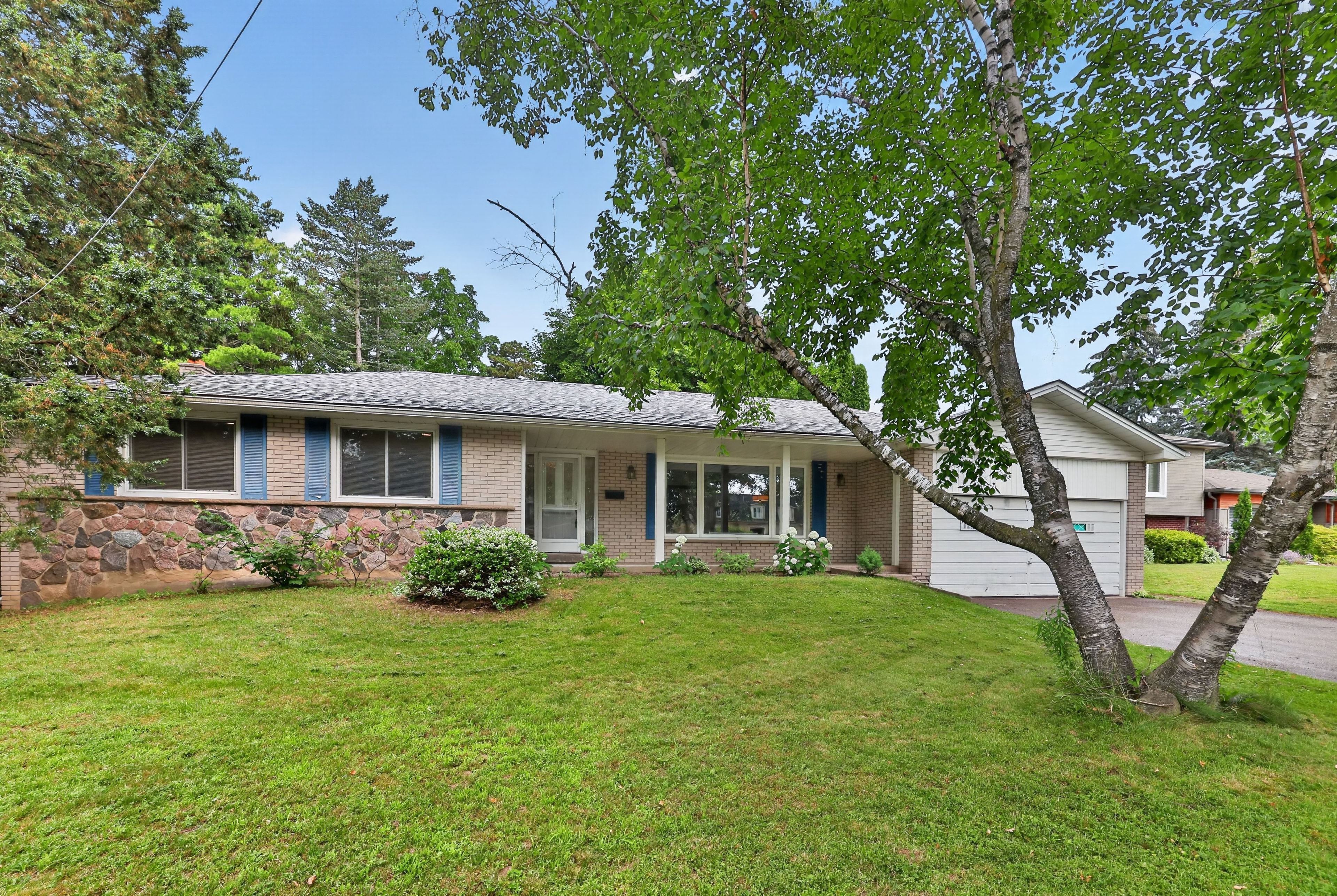 975 Cresthampton Lane, Mississauga, On L5h 2x2