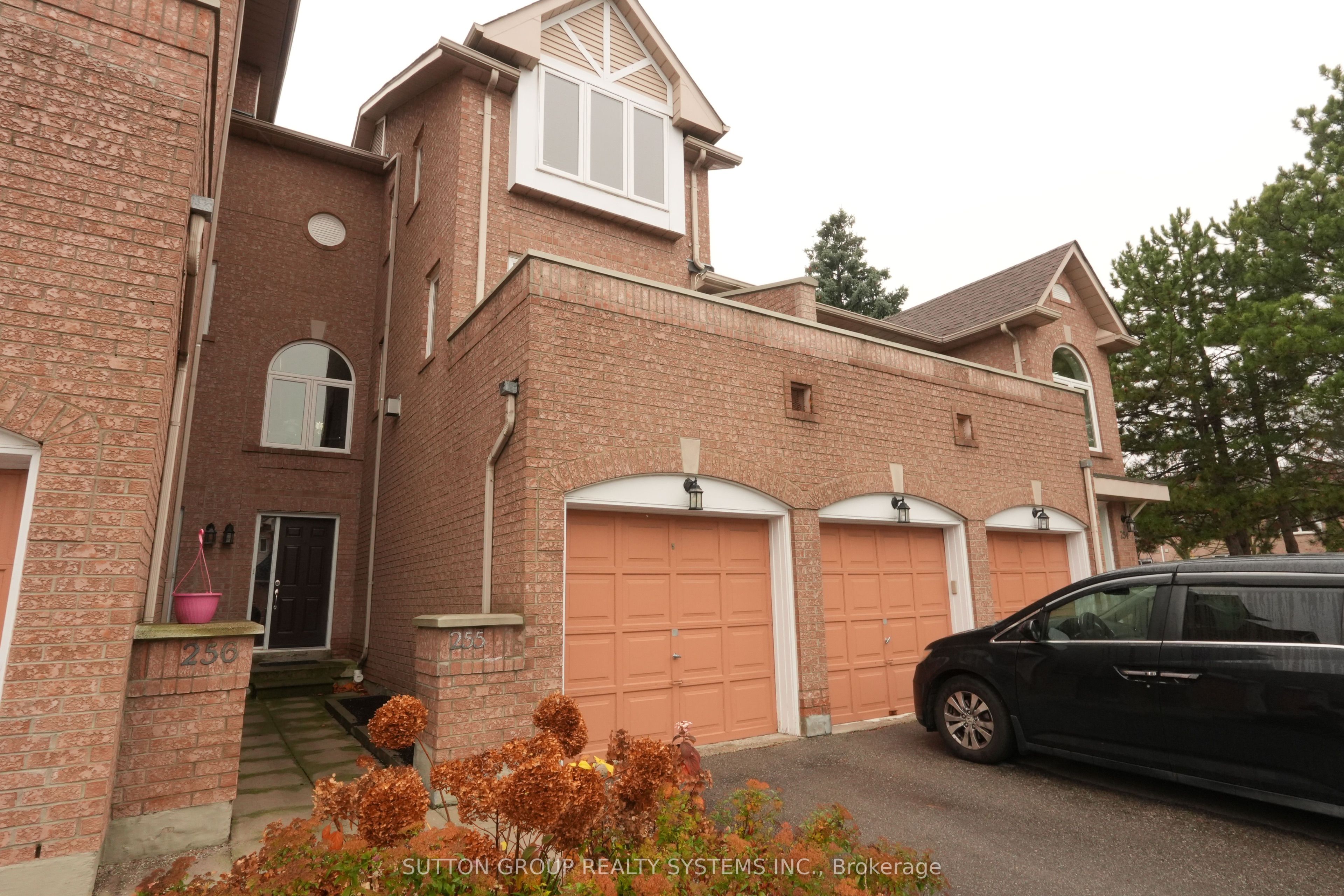60 Barondale Drive 255, Mississauga, On L4z 3n8