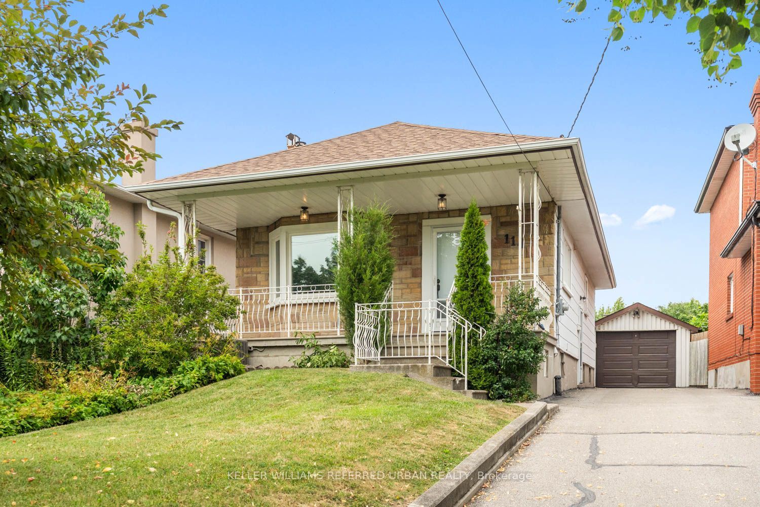 114 Gracefield Avenue, Toronto, On M6l 1l1