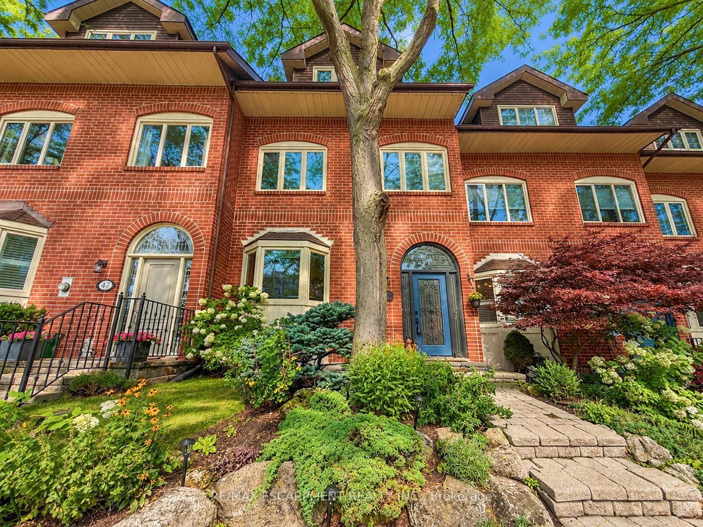 45 Tradewind Drive, Oakville, On L6l 6k9