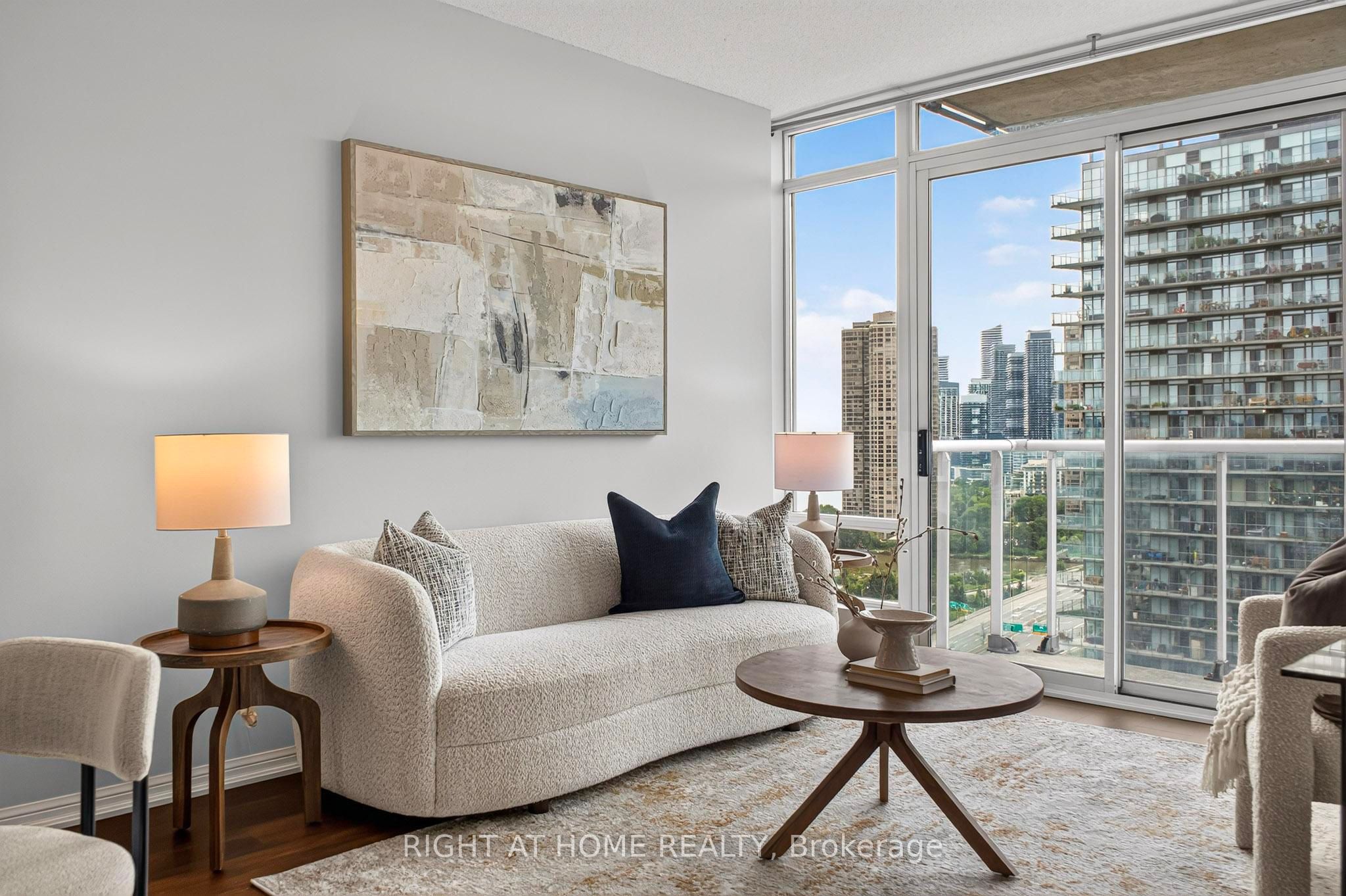 15 Windermere Avenue 2201, Toronto, On M6s 5a2