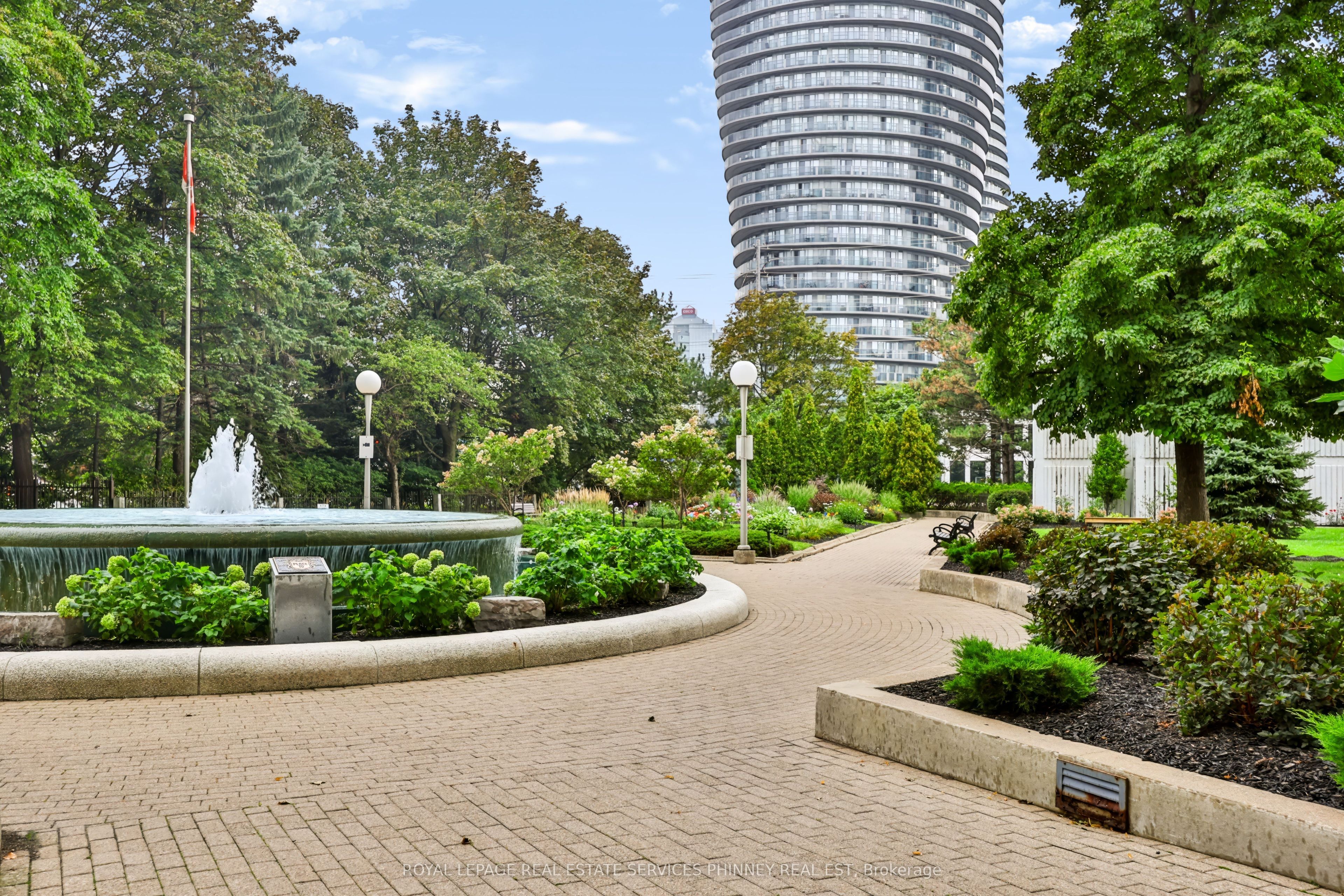 3650 Kaneff Crescent 2801, Mississauga, On L5a 4a1