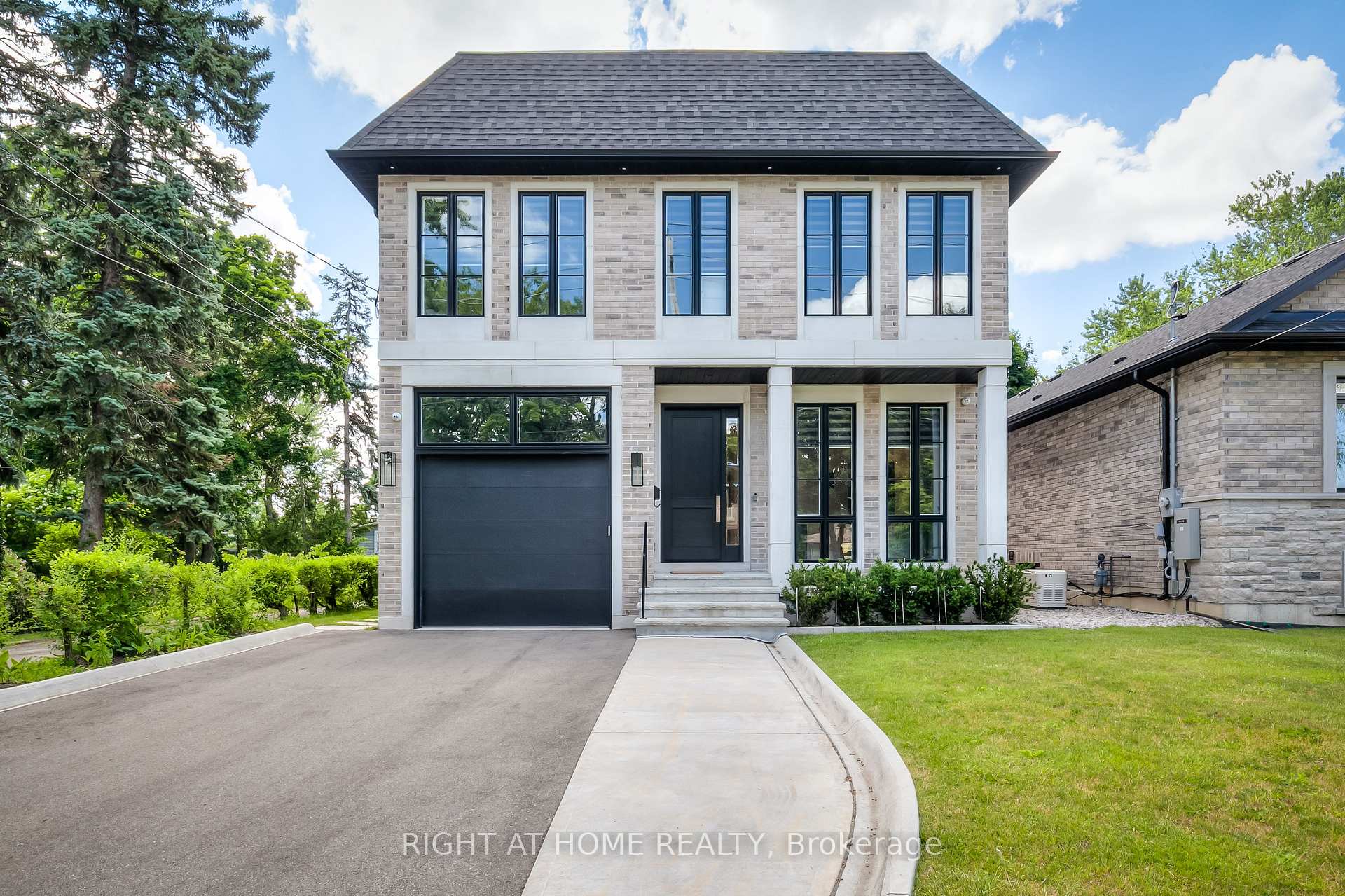 124 N Shaver Avenue N, Toronto, On M9b 4n8