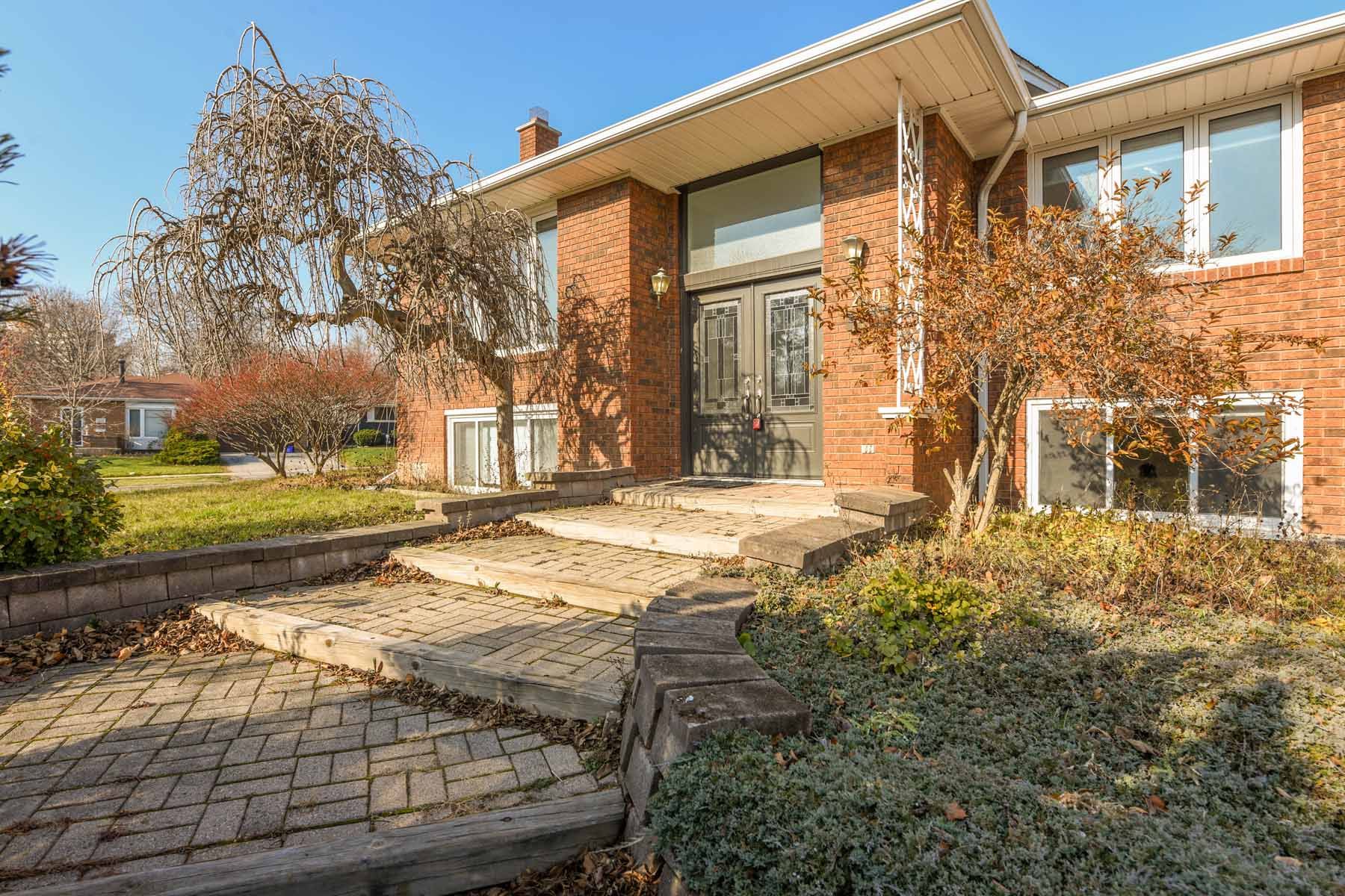 2101 Parkway Drive, Burlington, On L7p 1s5