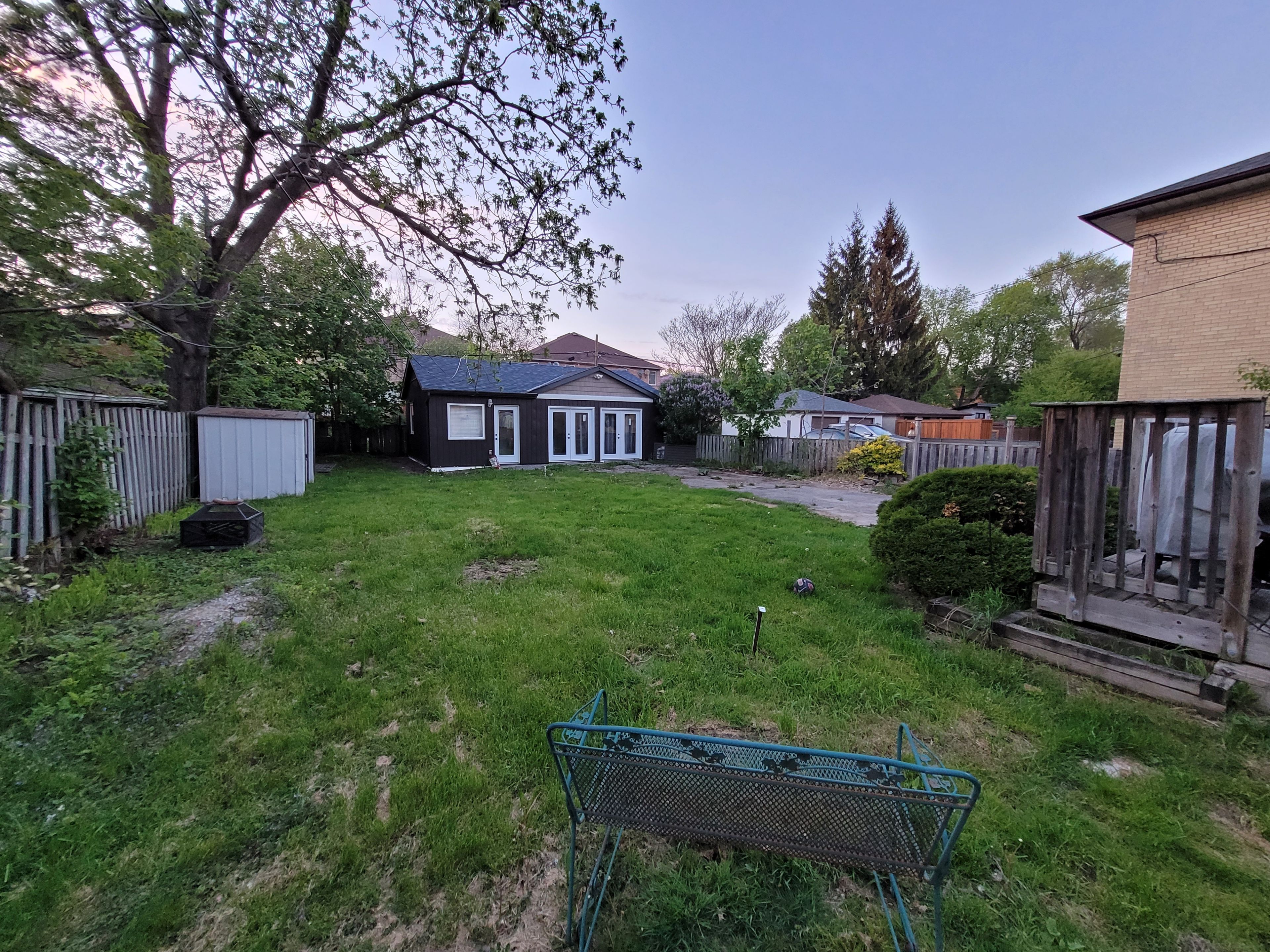 22 Fairfield Avenue Coachhouse, Toronto, On M8v 2h9