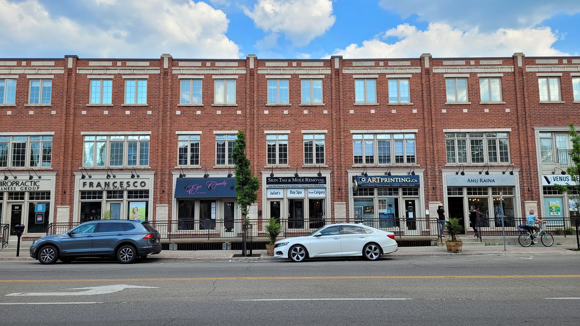 86 Lakeshore Road W, Oakville, On L6k 3a2