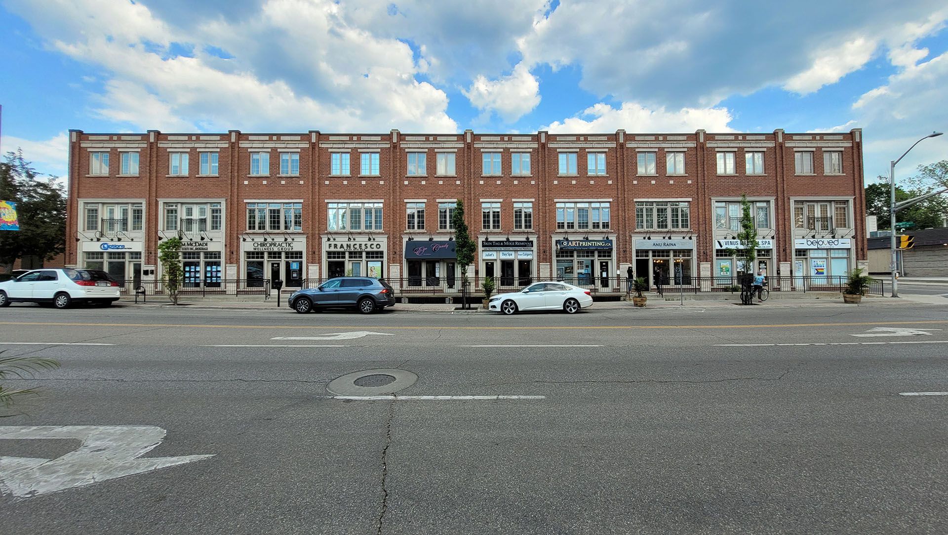86 Lakeshore Road W, Oakville, On L6k 3a2