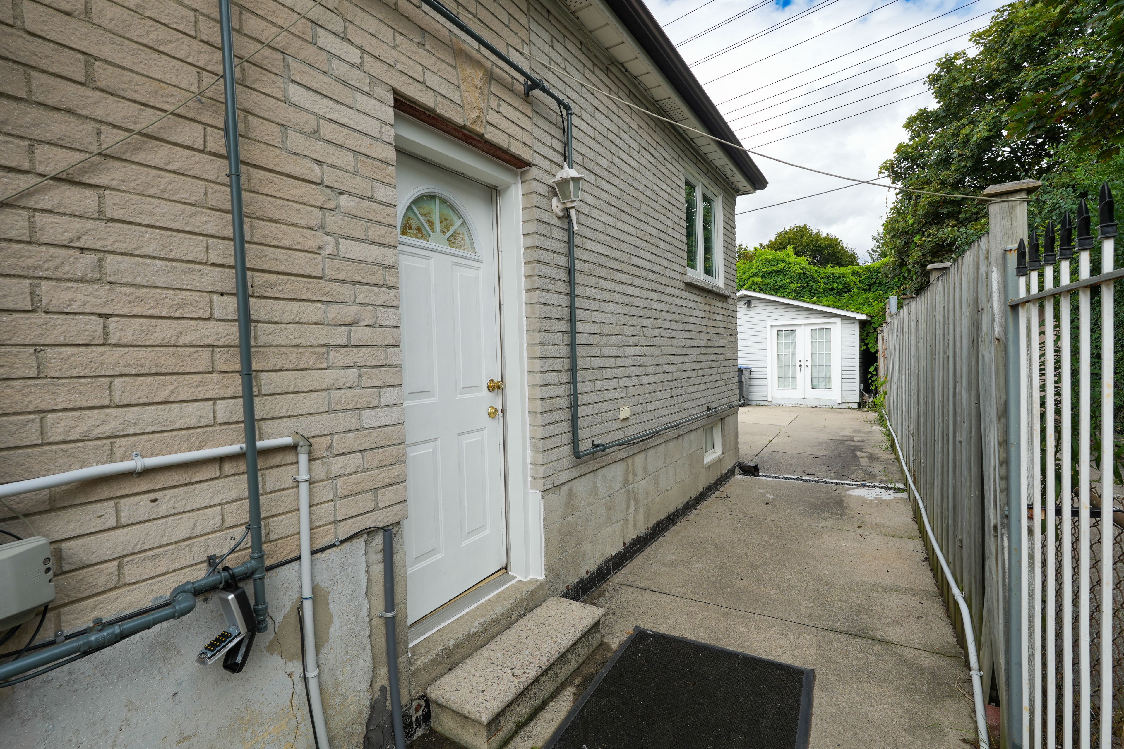 674 Abana Road, Mississauga, On L5a 1h4
