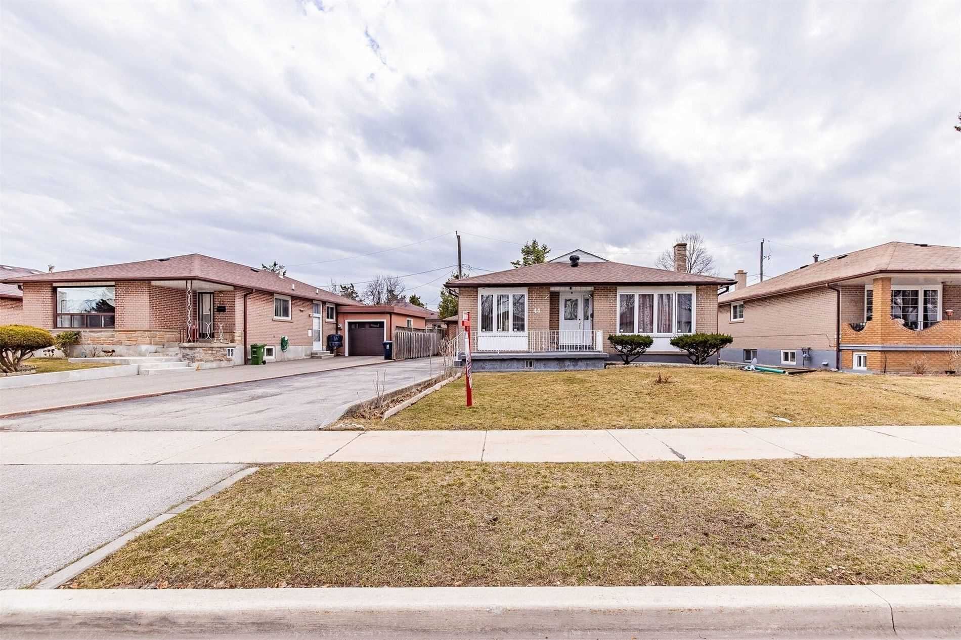 44 Strathavon Drive, Toronto, On M9v 2h6