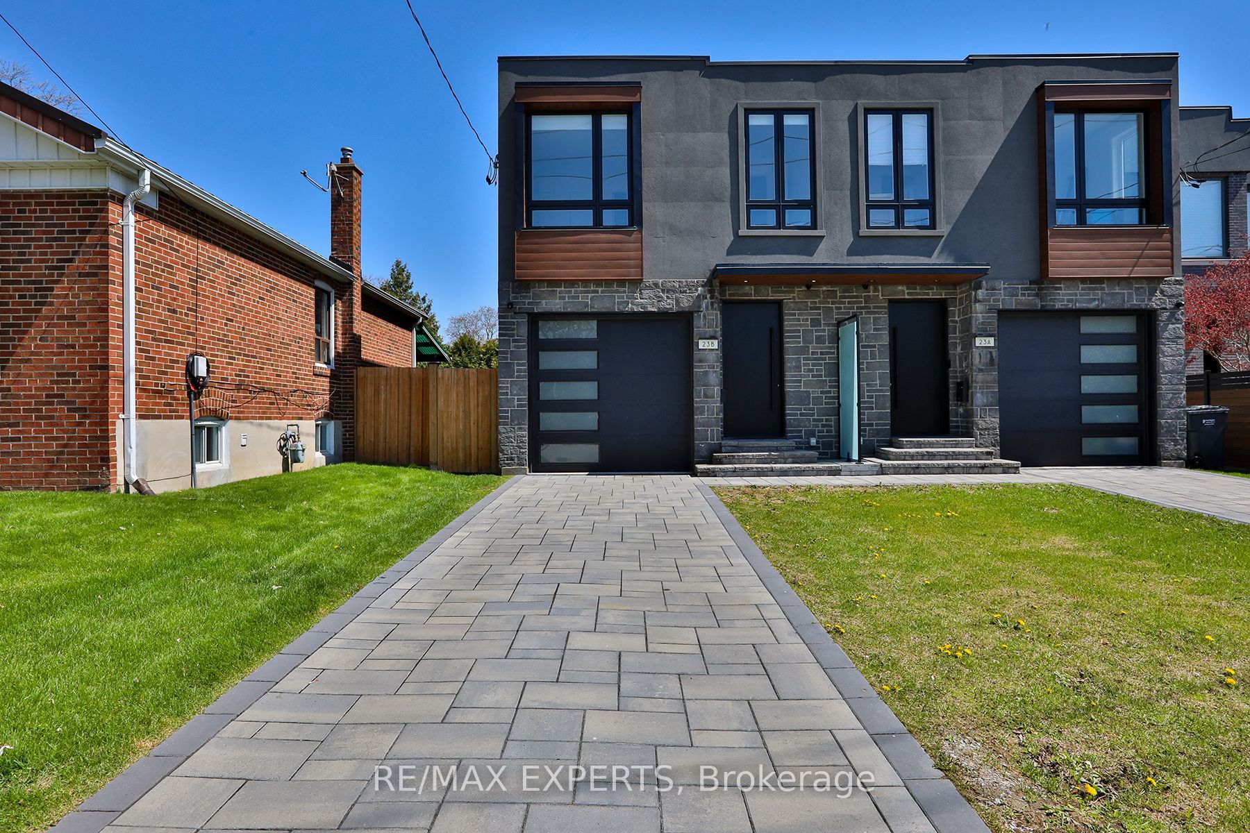 23b Maple Avenue, Mississauga, On L5h 2s1