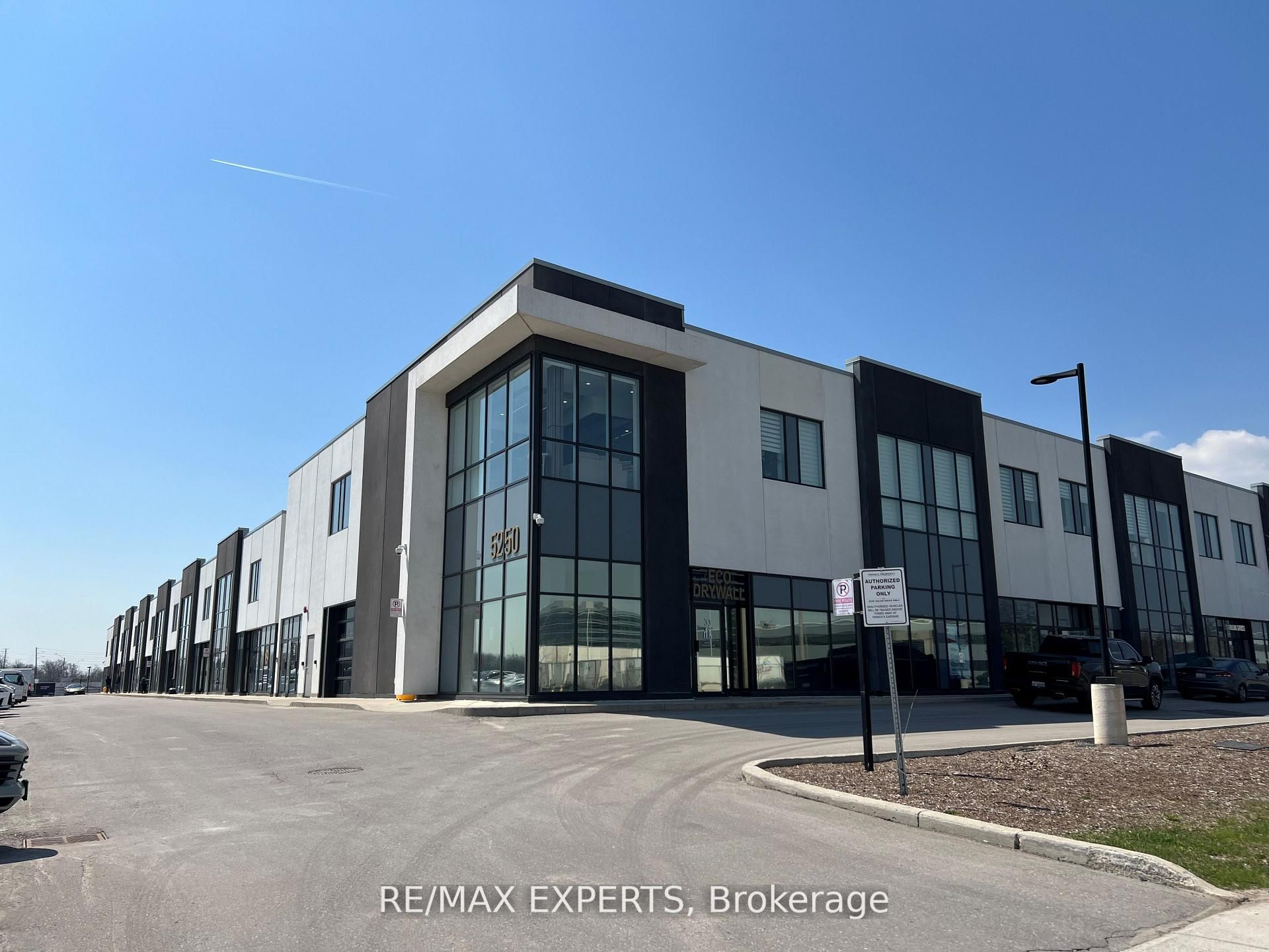 5250 Solar Drive 33, Mississauga, On L4w 5m8