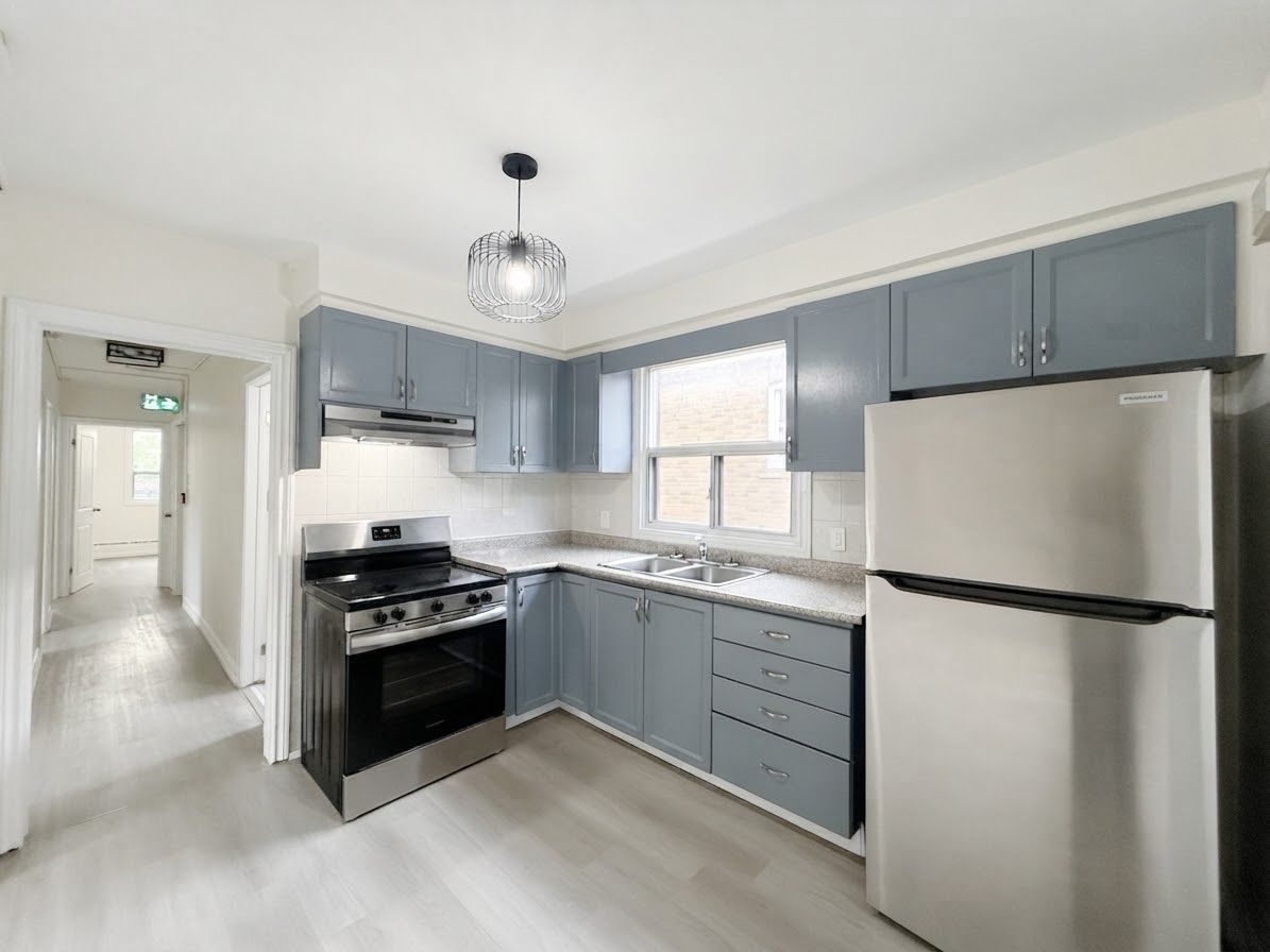 46 Montcalm Avenue Main, Toronto, On M6e 4n7