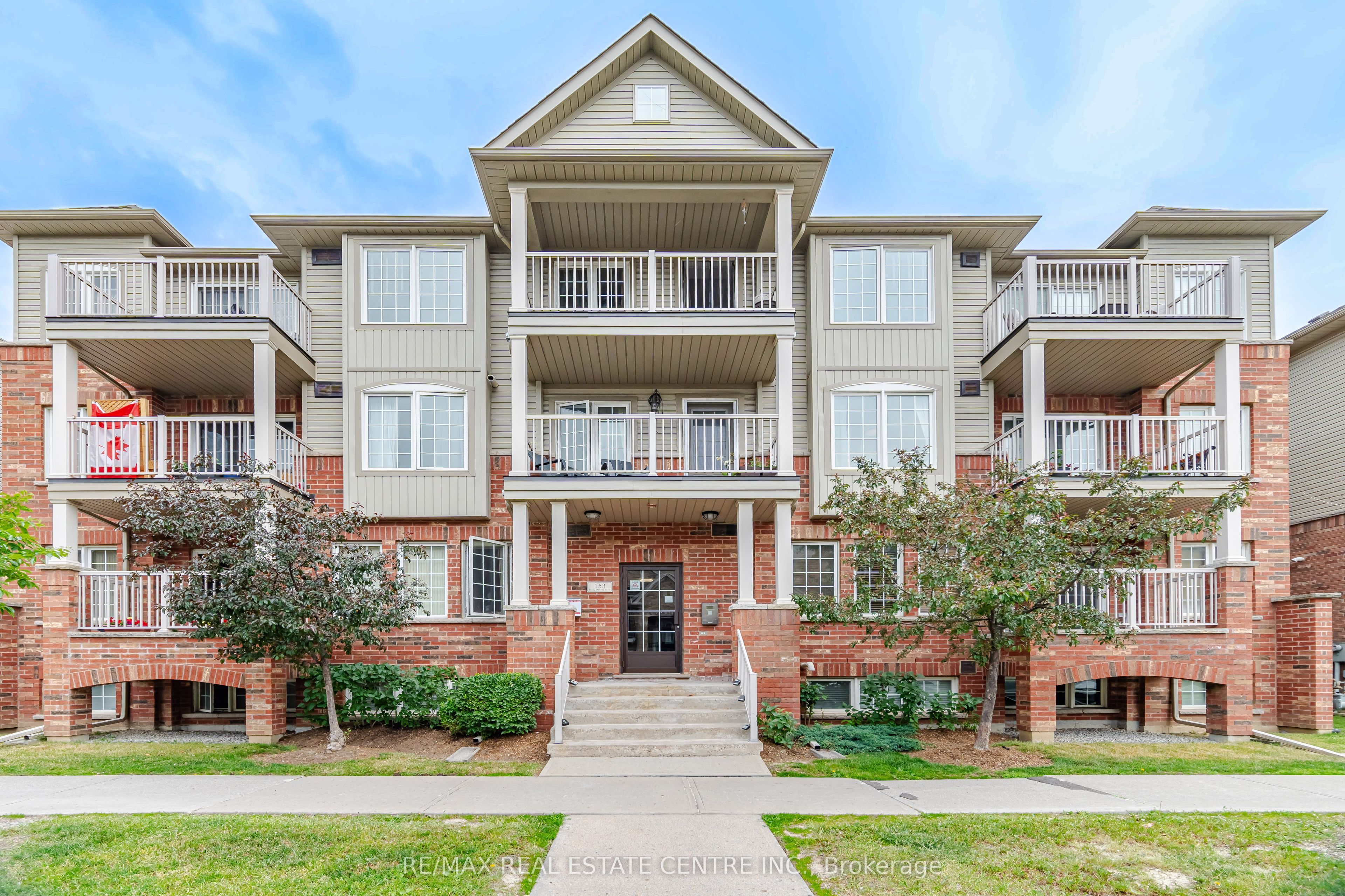 153 Isaac Devins Boulevard 2, Toronto, On M9m 0c5