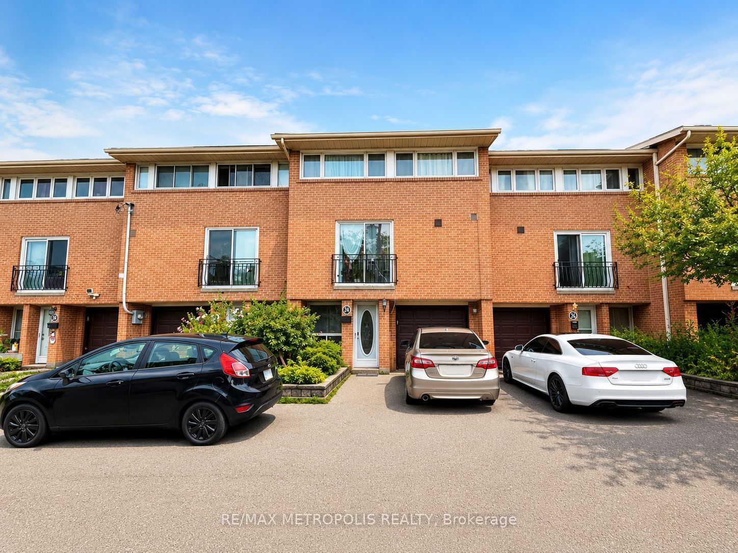 24 Enclave Mews, Toronto, On M3m 3j6