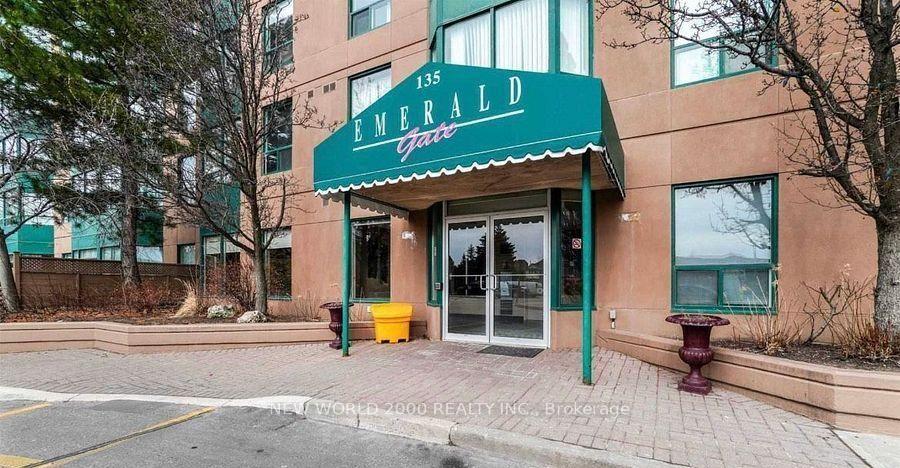 135 Hillcrest Avenue 1916, Mississauga, On L5b 4b1