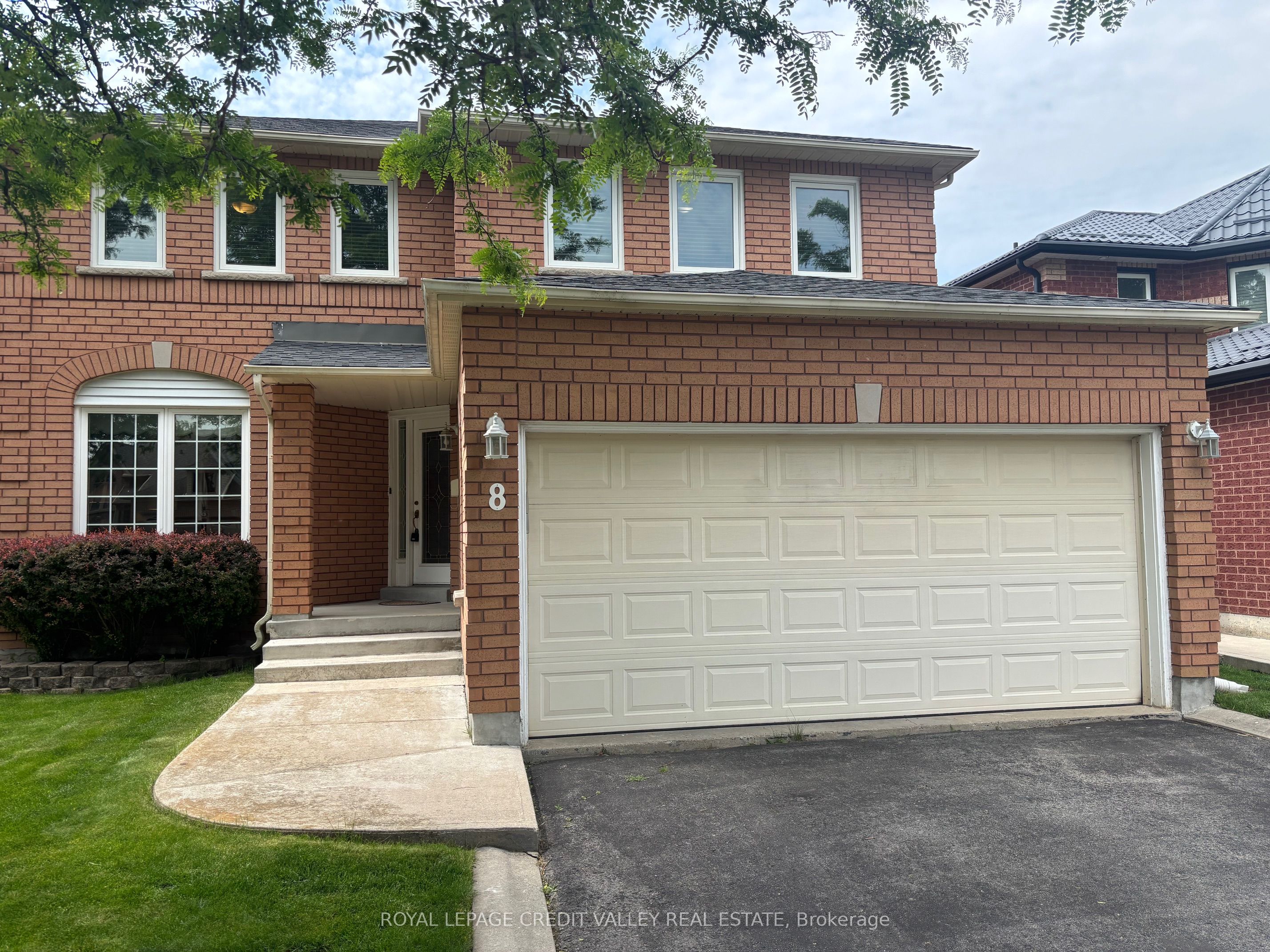 8 Livingston Drive, Caledon, On L7c 1a7