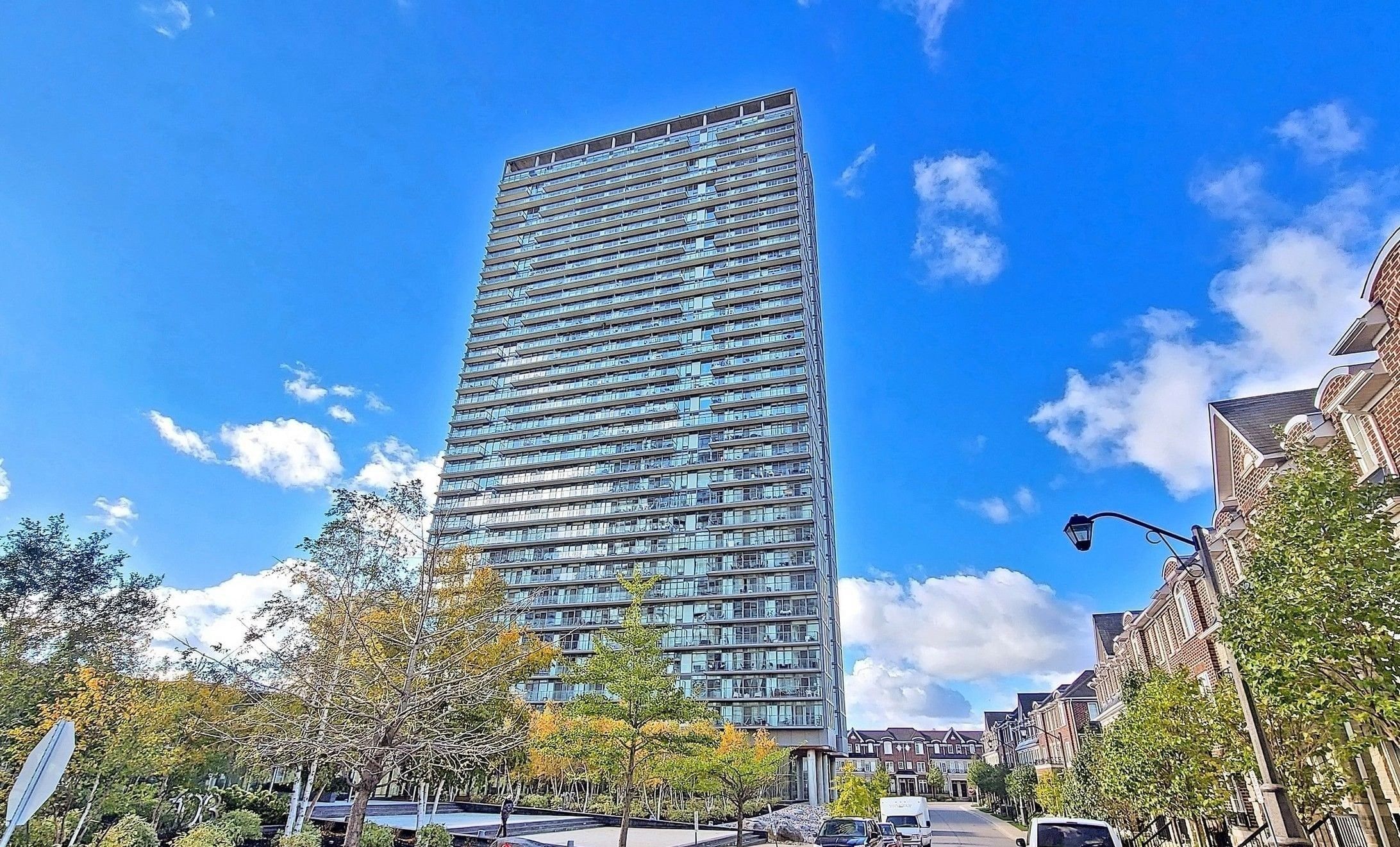 105 The Queensway 3209, Toronto, On M6s 5b5
