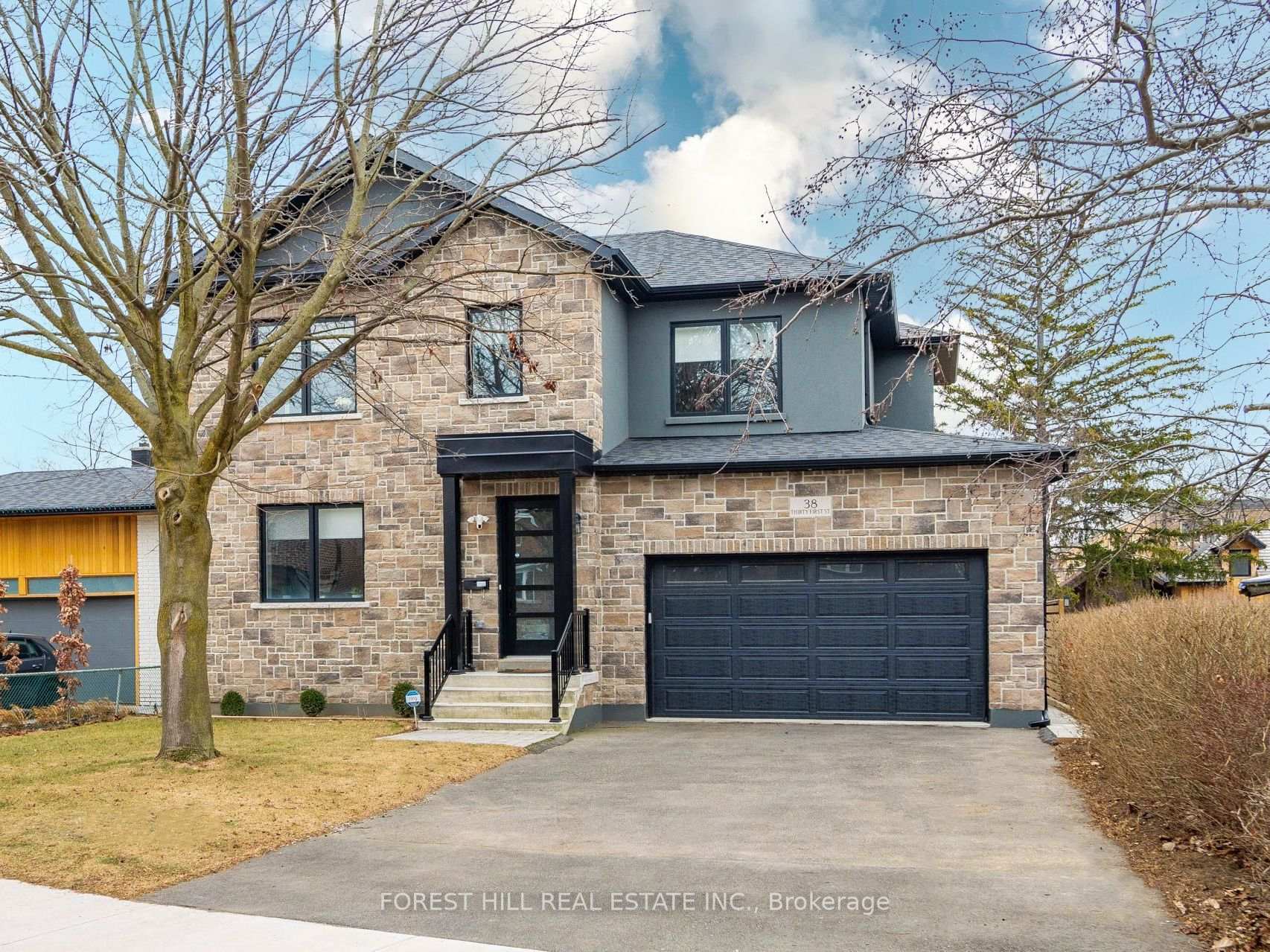 38 Thirty First Street, Toronto, On M8w 3e9
