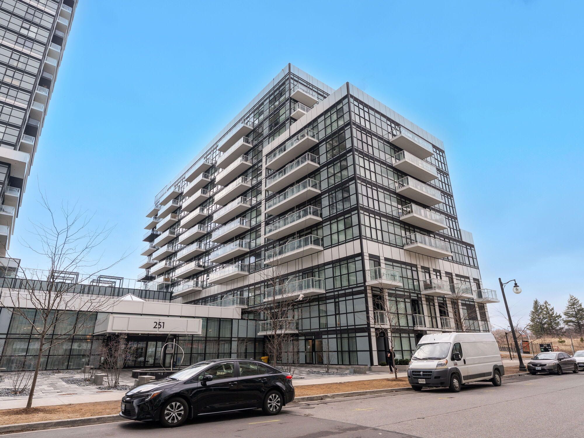 251 Manitoba Street S 132, Toronto, On M8y 0c7