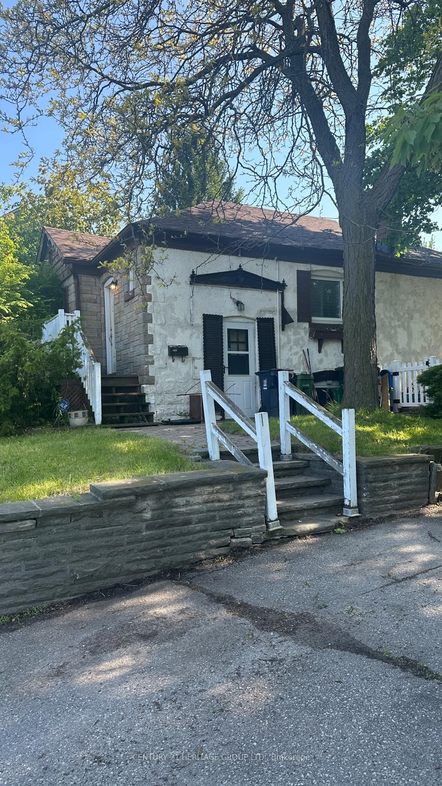 930 Scarlett Road, Toronto, On M9p 2v5