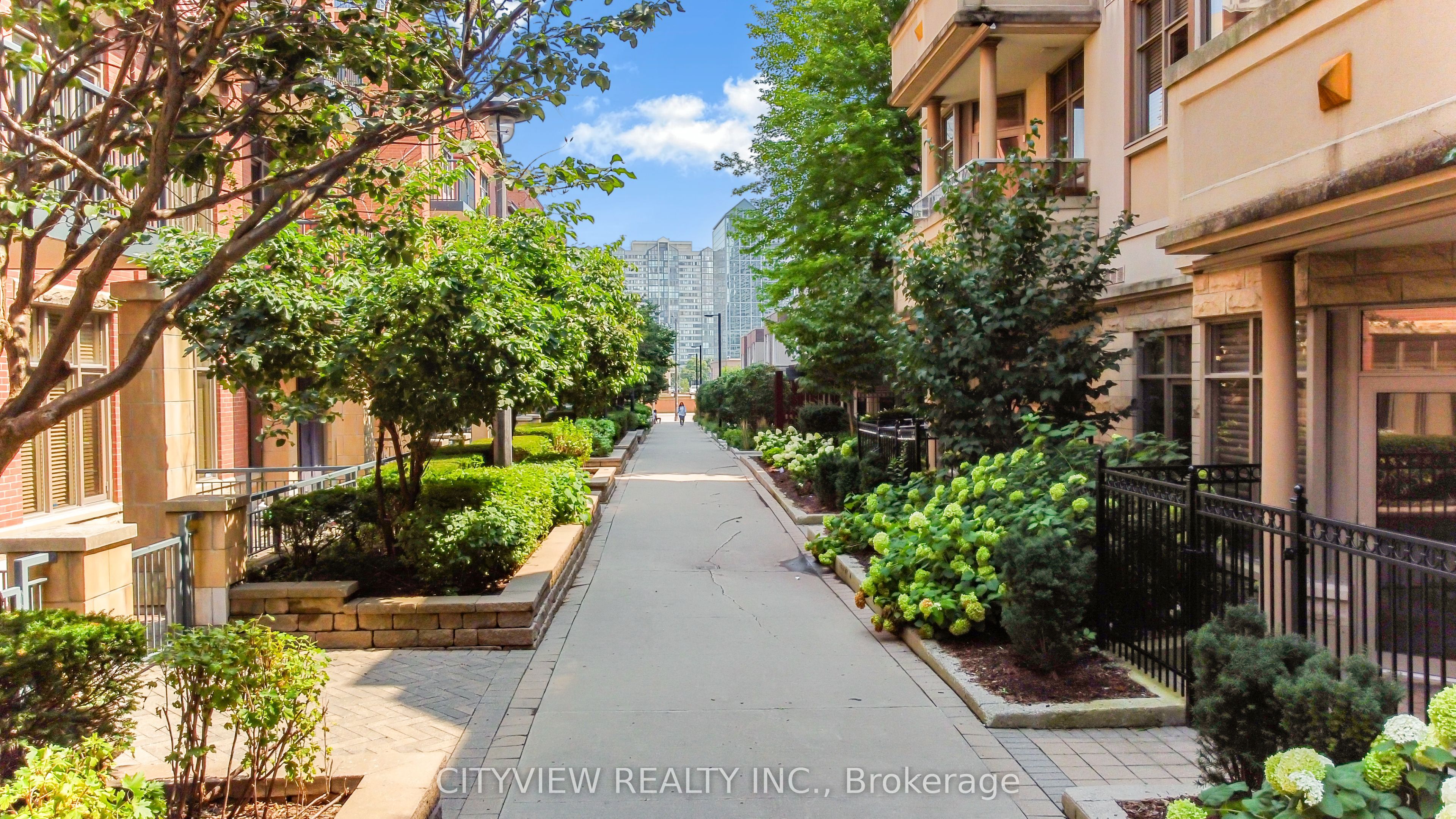 320 City Centre Drive 109, Mississauga, On L5b 4p8