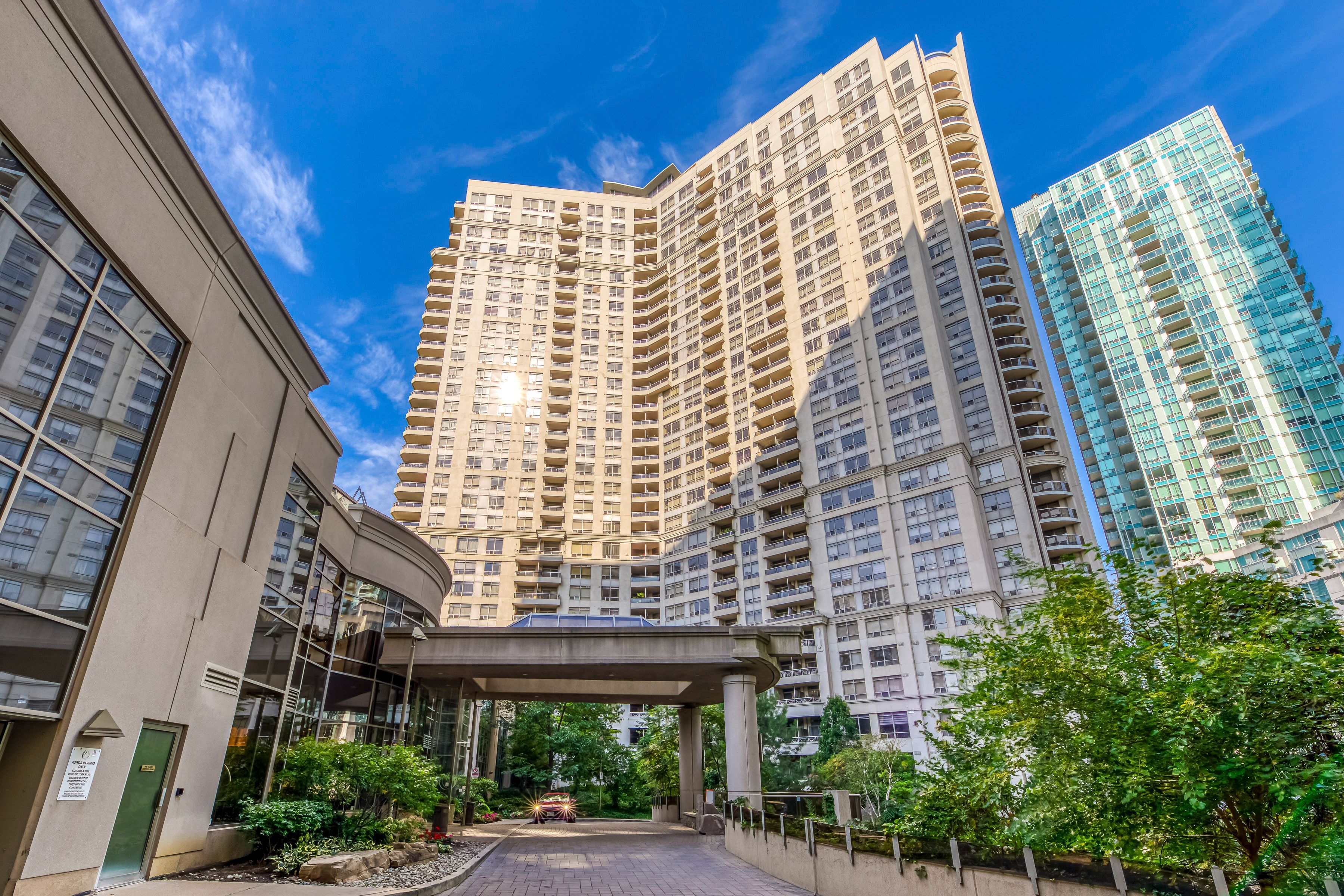 3888 Duke Of York Boulevard 1433, Mississauga, On L5b 4p5
