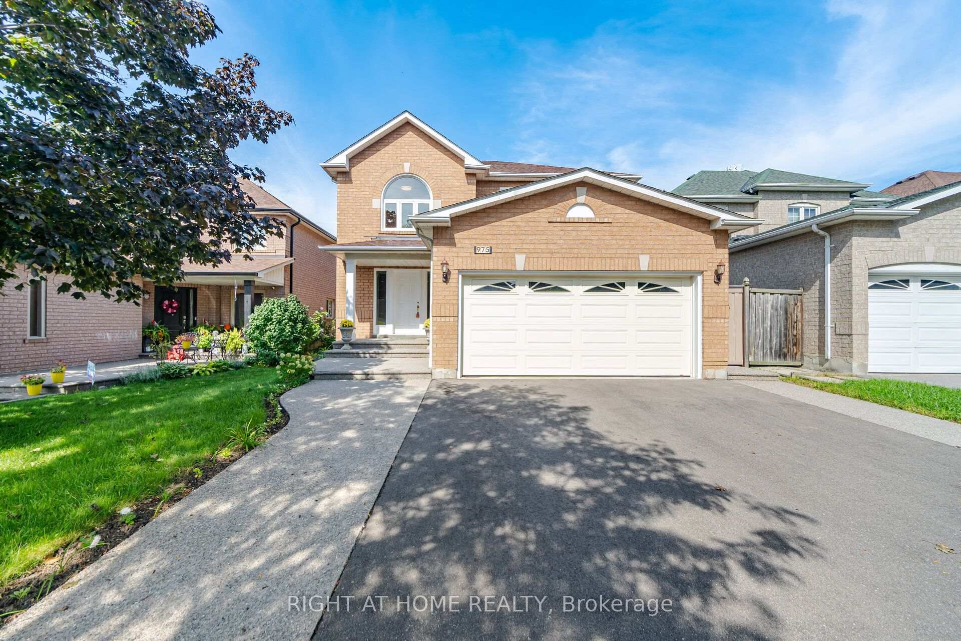975 Mantle Crescent, Mississauga, On L5v 2g3