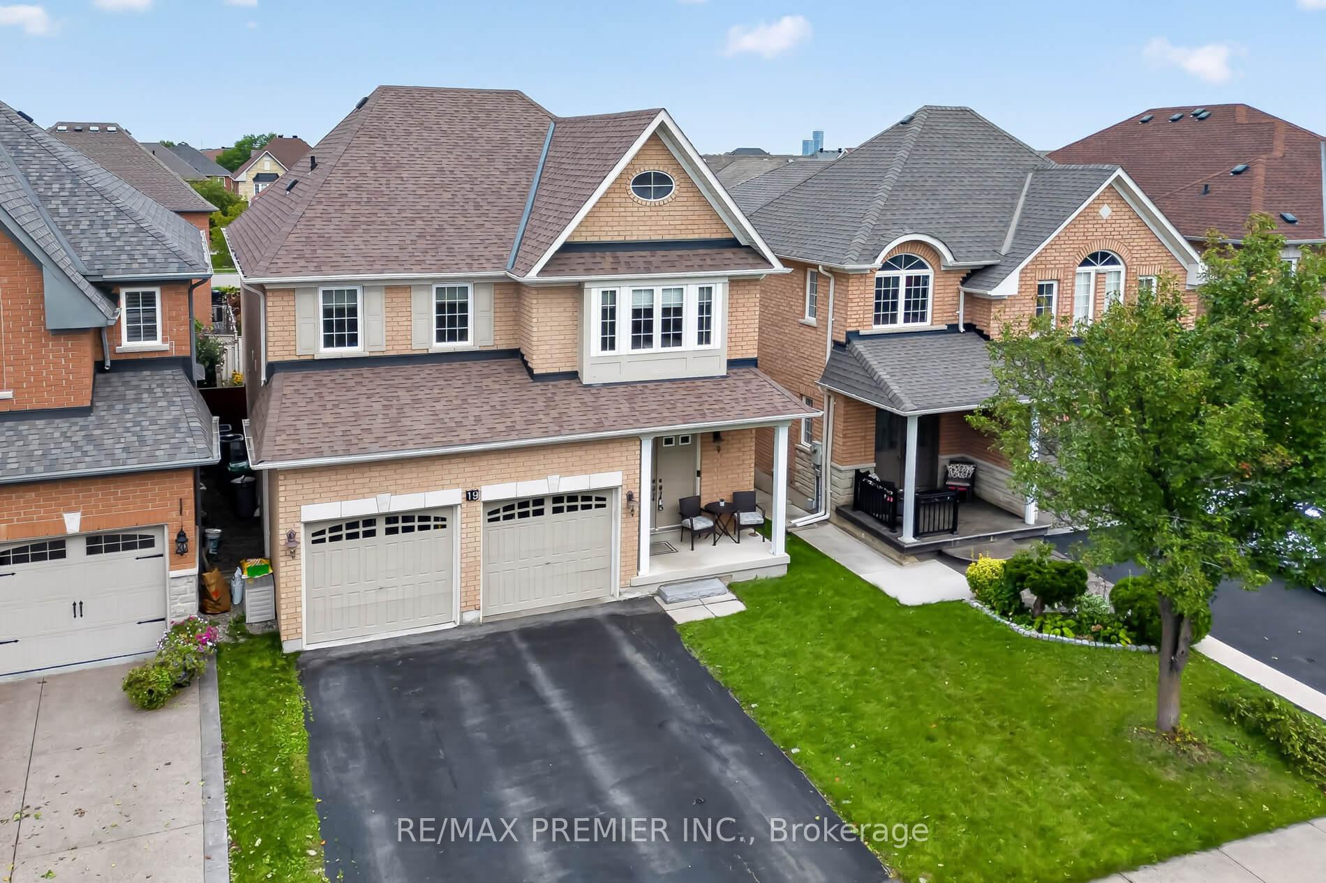19 Timberwolf Road, Brampton, On L6p 2b4