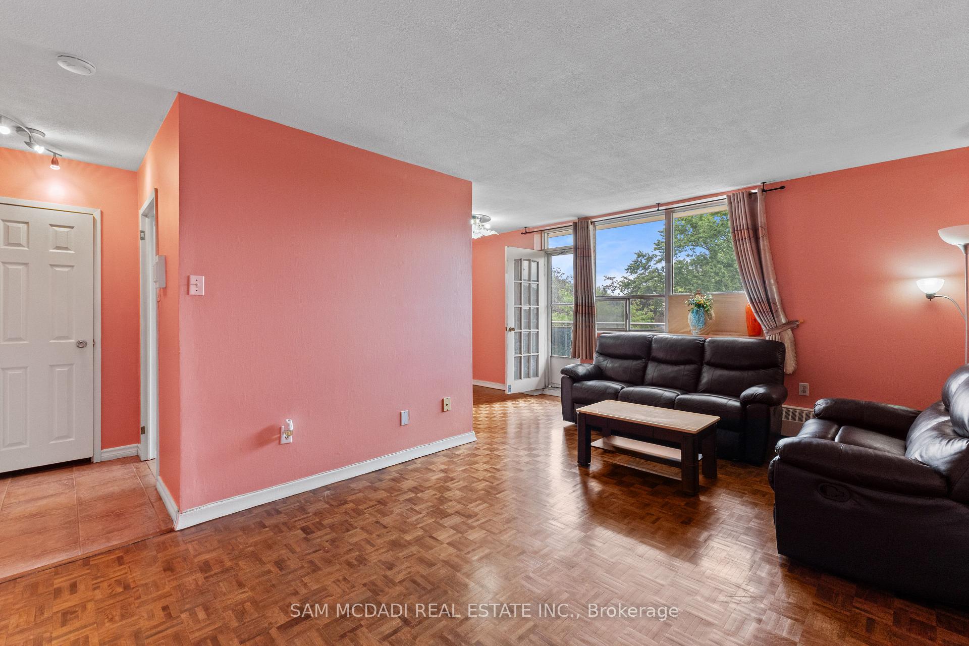 3145 Queen Frederica Drive 208, Mississauga, On L4y 3a7