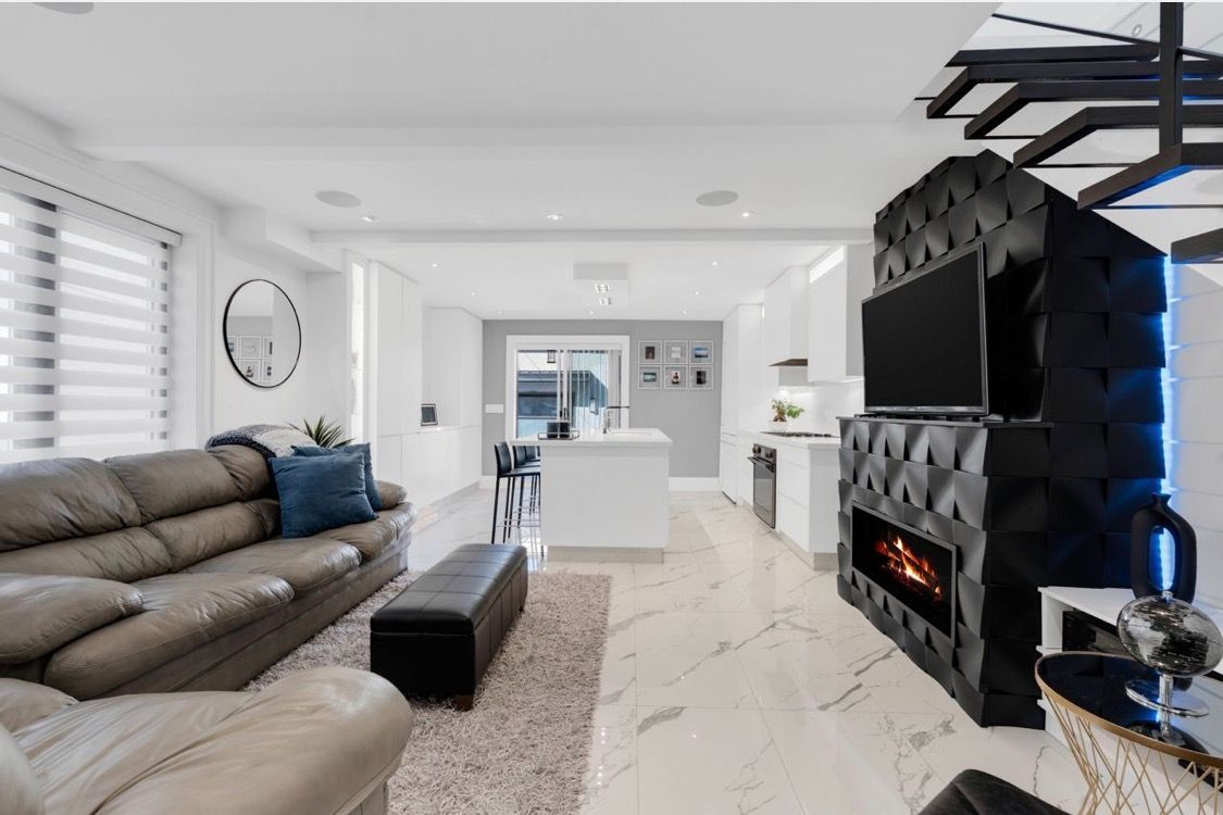 58 Carrick Avenue Upper, Toronto, On M6n 3j5