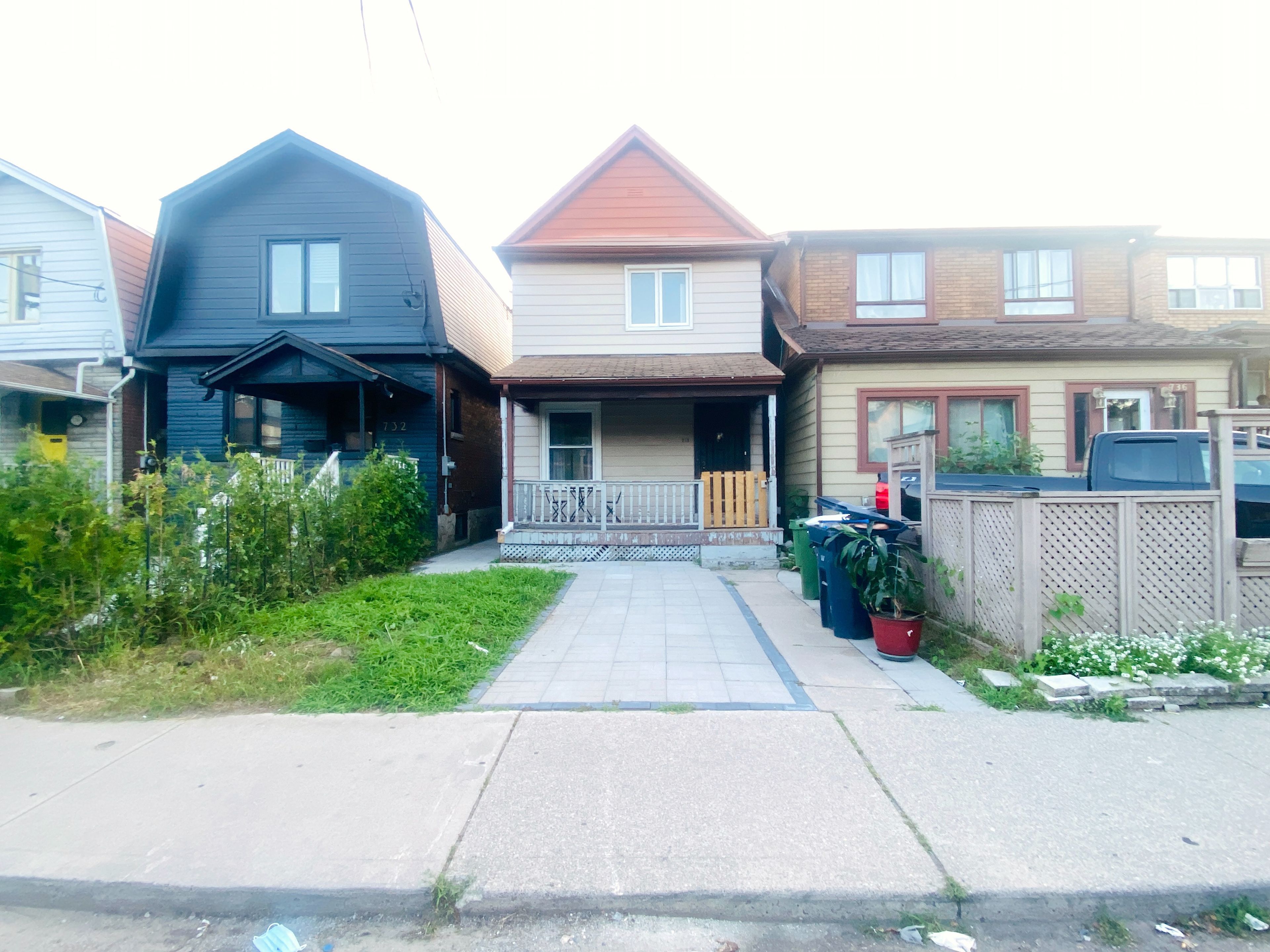 734 Willard Avenue Main, Toronto, On M6s 3s5