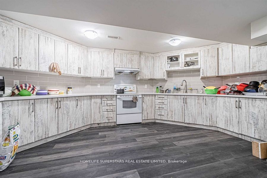75 Parkside Drive Lower Level ( Legal Apt.), Brampton, On L6y 3a2