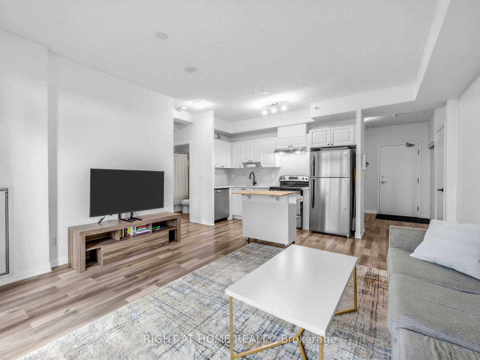 155 Legion Road N 208, Toronto, On M8y 0a7