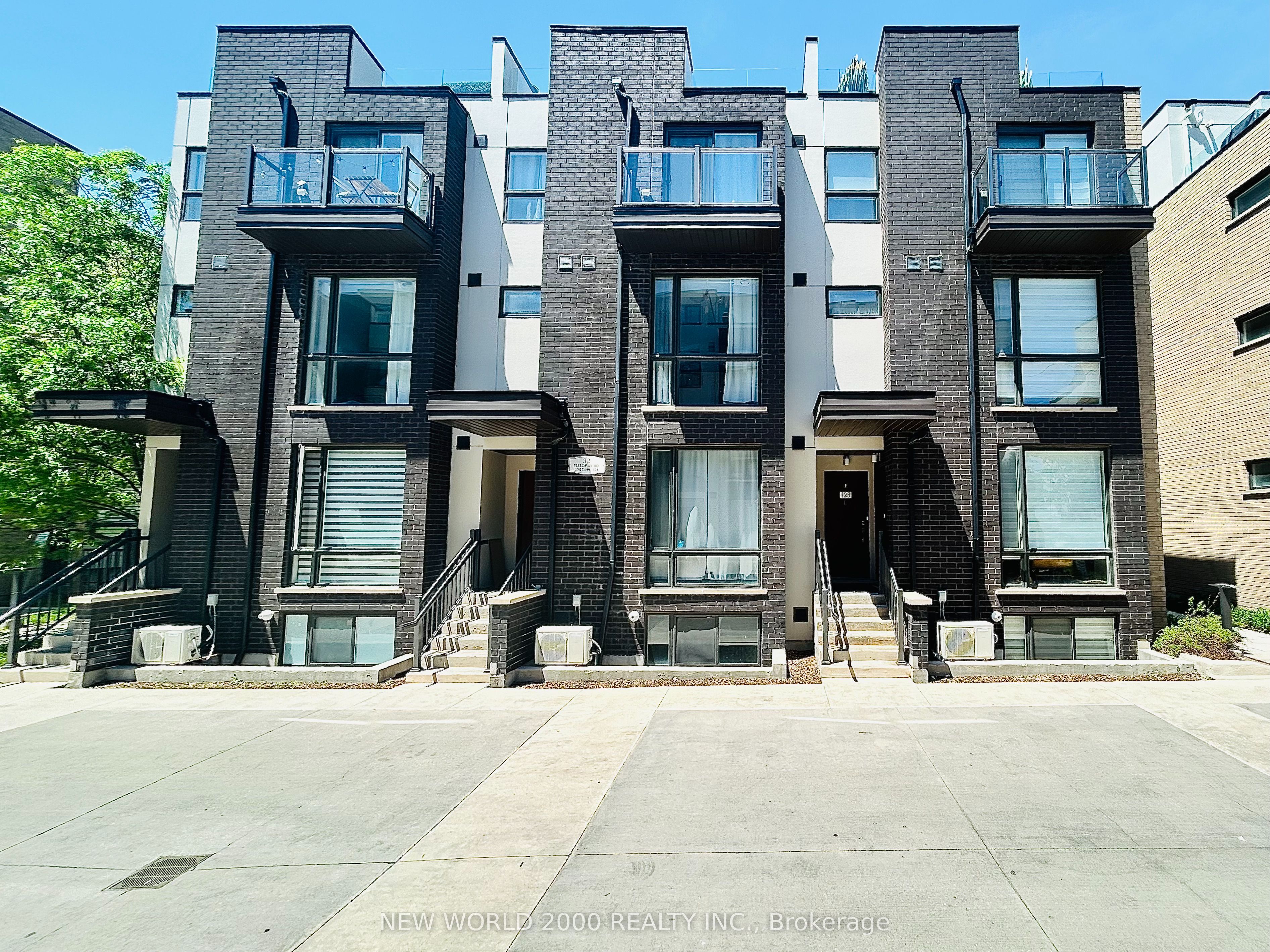 32 Fieldway Road 123, Toronto, On M8z 0e3